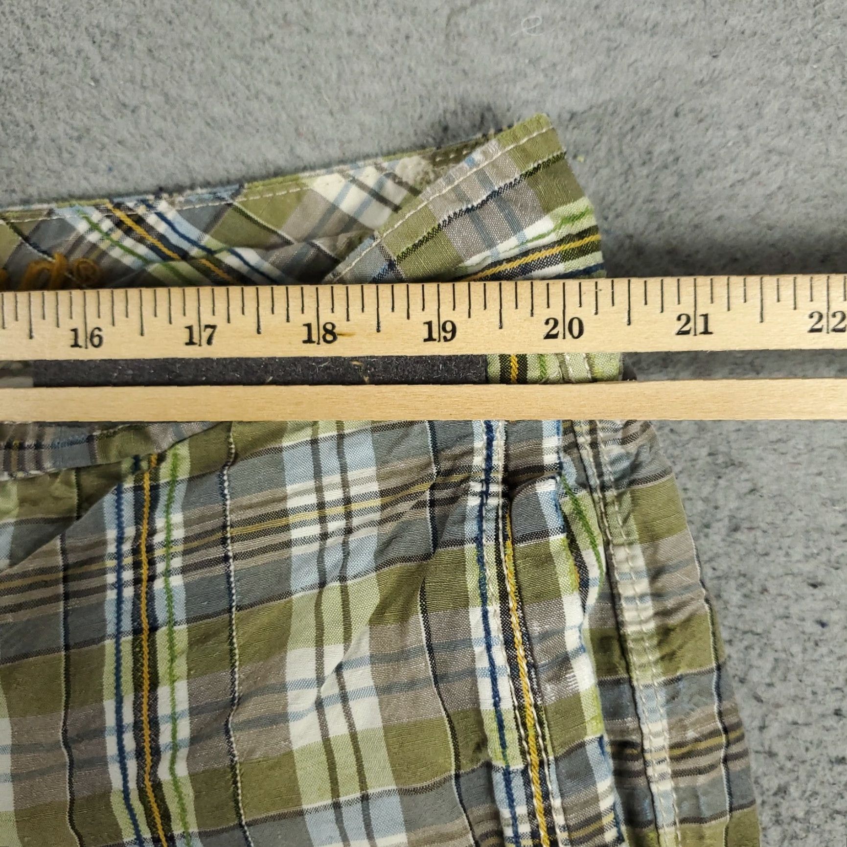 Tommy Bahama VINTAGE Tommy Bahama Shorts Mens Size 40 Flat Front Chino Plaid Green Cotton Blend Size US 34 / EU 50 - 4 Thumbnail