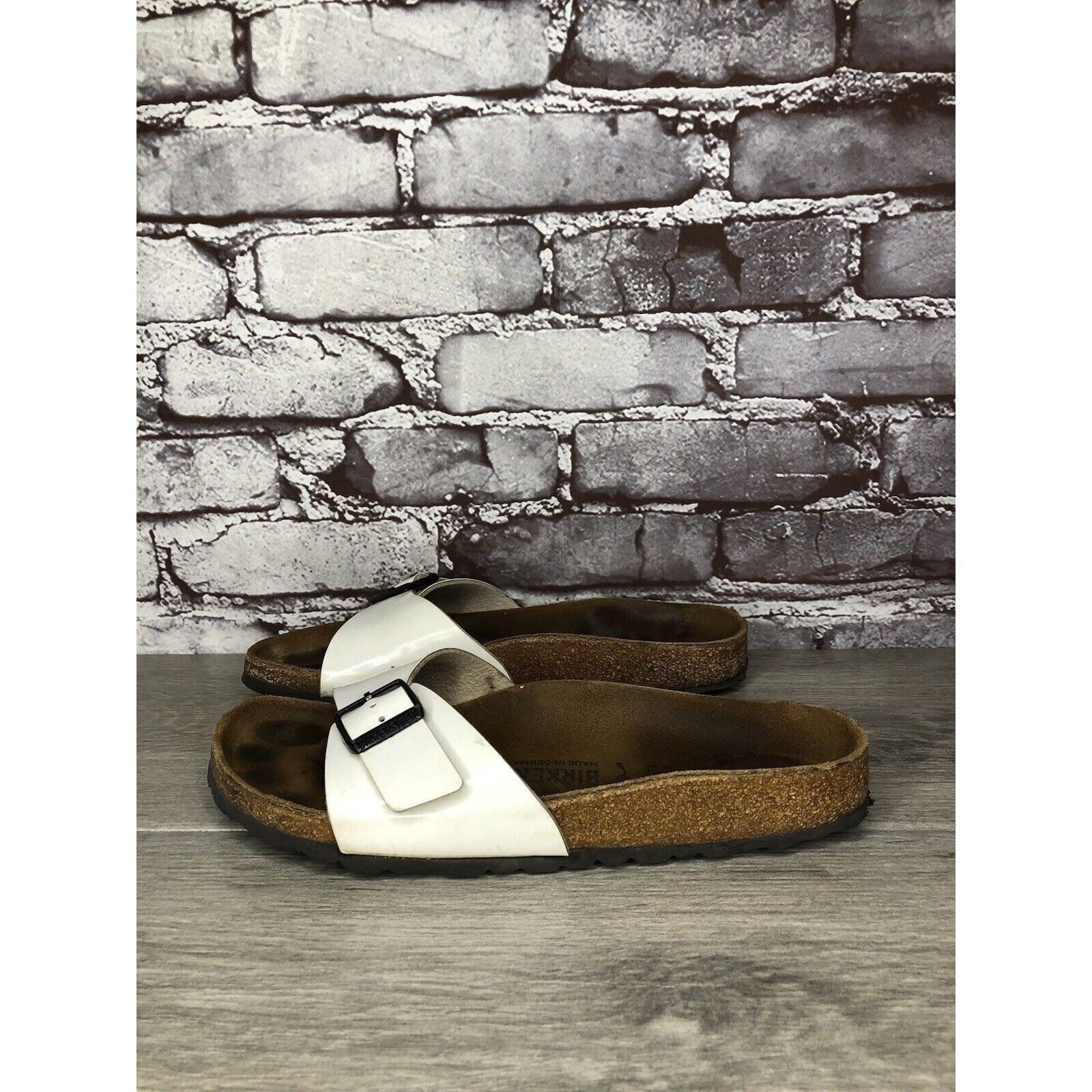 Birkenstock Birkenstock Madrid White Patent Leather Slides Sandals Women Size US 8.5 / IT 38.5 - 16 Thumbnail