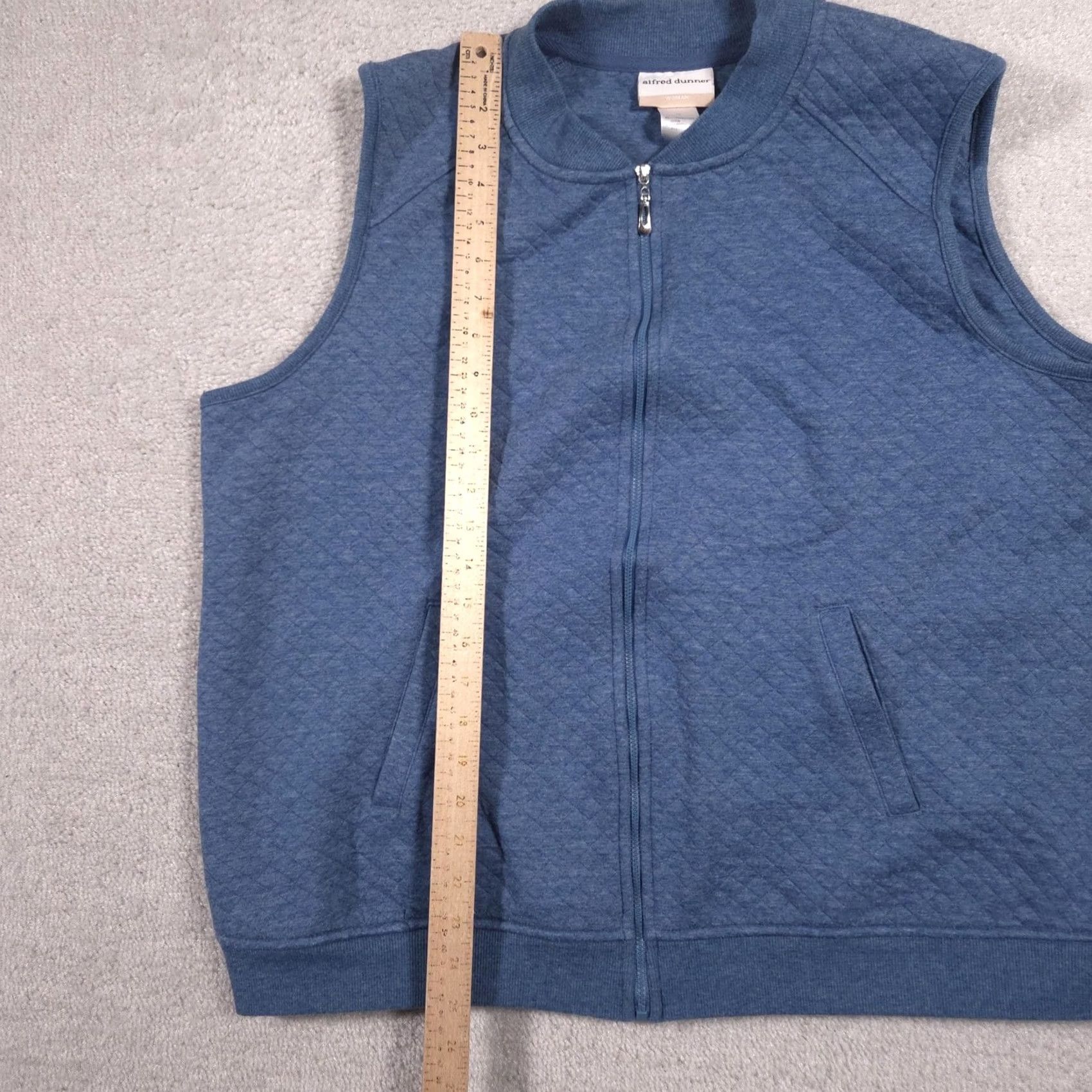 Vintage Alfred Dunner Vest Womens 1X Blue Quilted Knit Full Zip Pockets Casual Vest Womens 1X Blue Quilted Knit Full Zip Pockets Casual Size XL / US 12-14 / IT 48-50 - 7 Thumbnail