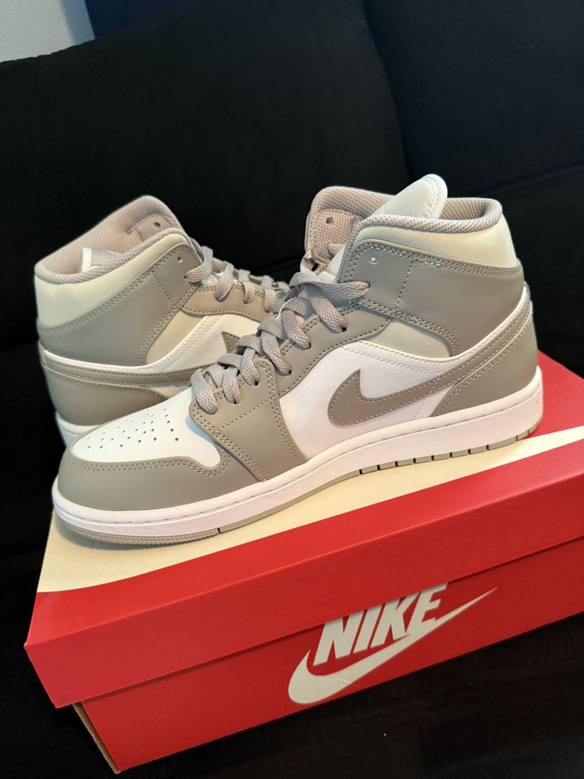 Jordan Brand Jordan 1 Mid "Linen" Size US 9 / EU 42 - 9 Thumbnail