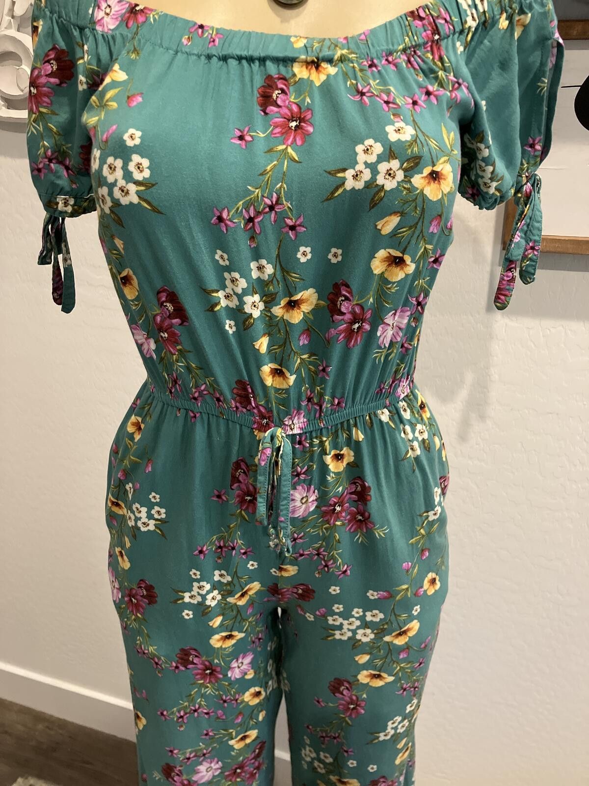 Other Pre Loved Women's Off-Shoulder Floral Jumpsuit Size 26" / US 2 / IT 38 - 2 Thumbnail