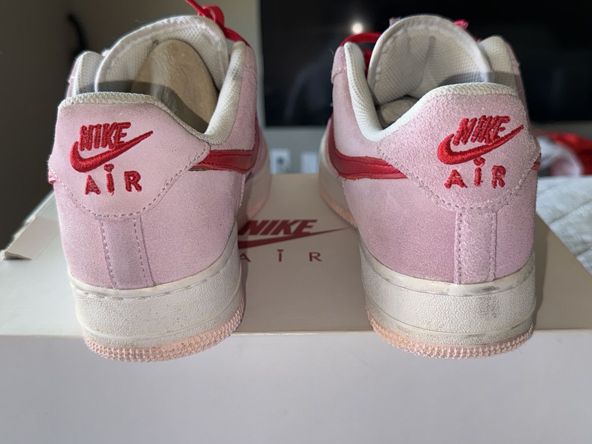 Nike Nike Air Force 1 Low ‘07 QS ‘ Valentine’s Day Love Letter ‘ Size US 8.5 / EU 41-42 - 3 Thumbnail