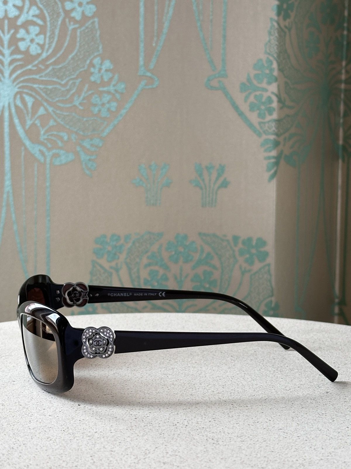 Chanel CHANEL CC Logo Camelia Brown Crystal Swarovski Sunglasses Size ONE SIZE - 4 Thumbnail