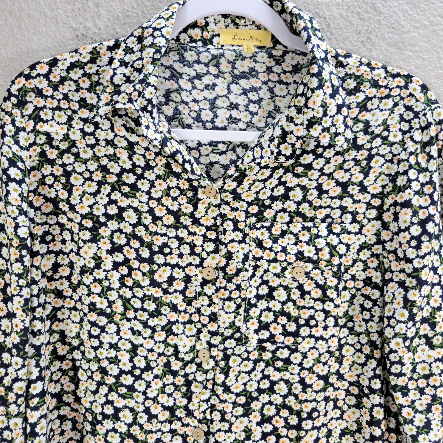 Vintage Love Notes Blue White Microfloral Shirt Blouse Top Front Knot Lightweight M Women’s Long Sleeve Collared Button 100% Rayon Size M / US 6-8 / IT 42-44 - 4 Thumbnail