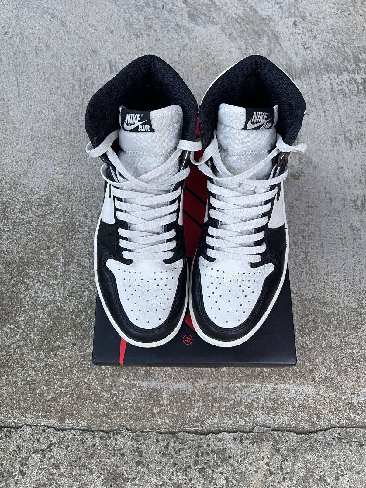 Jordan Brand Air Jordan 1 Retro High OG Dark Mocha Size US 9.5 / EU 42-43 - 2 Thumbnail