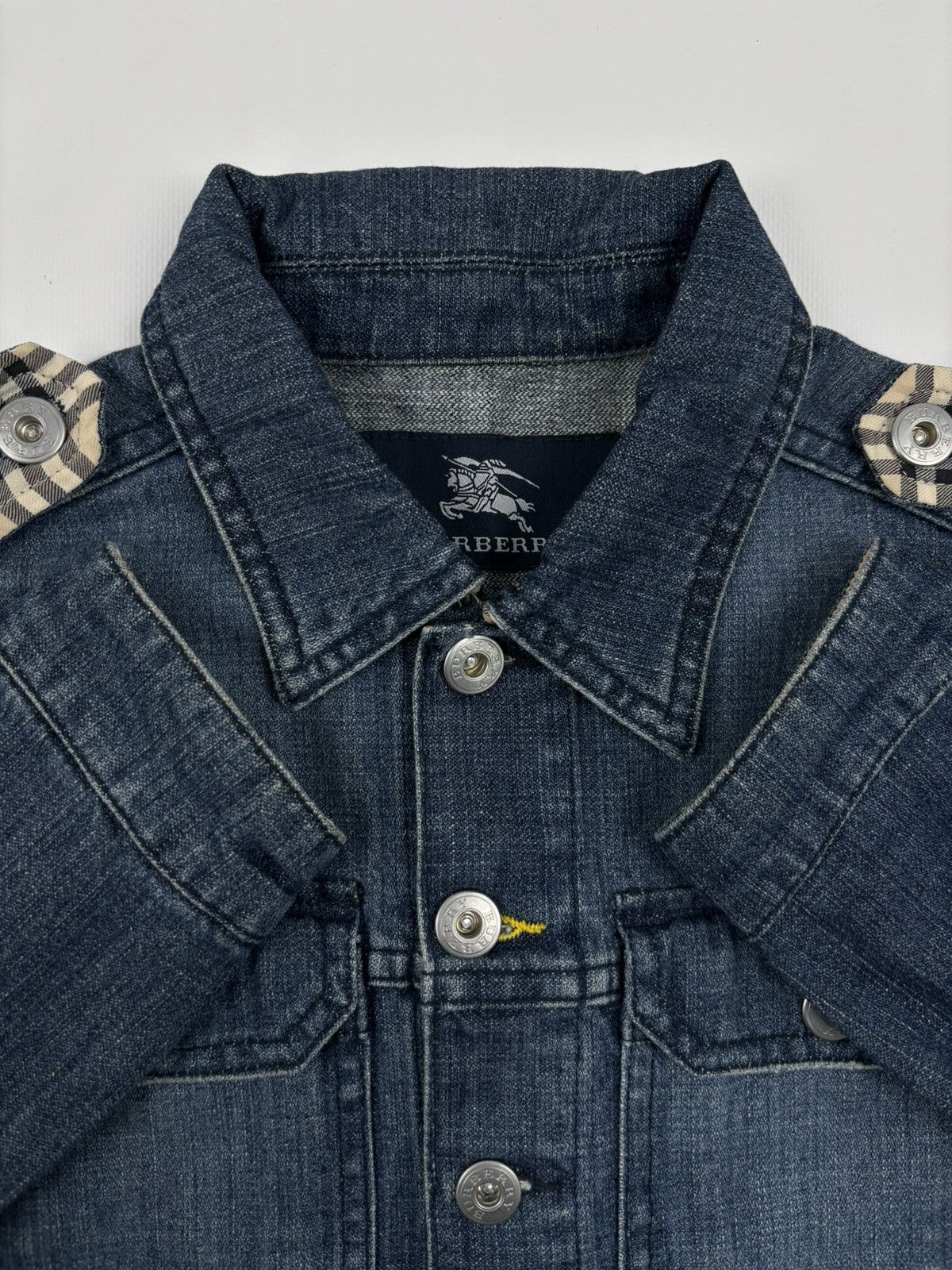 Burberry × Burberry Prorsum × Vintage BURBERRYS Nova Check Trim Denim Blue Trucker Buttons Jacket Jean Crop Bomber XS-S Size XS / US 0-2 / IT 36-38 - 14 Thumbnail