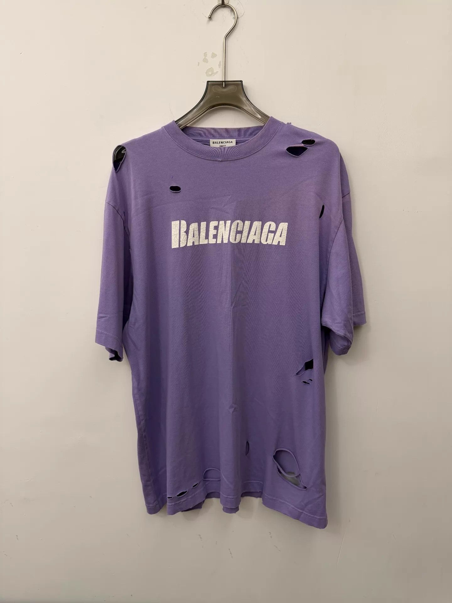 Balenciaga Balenciaga Caps Destroyed Purple Crew SS T Wmn XS Size XS / US 0-2 / IT 36-38 - 1 Thumbnail