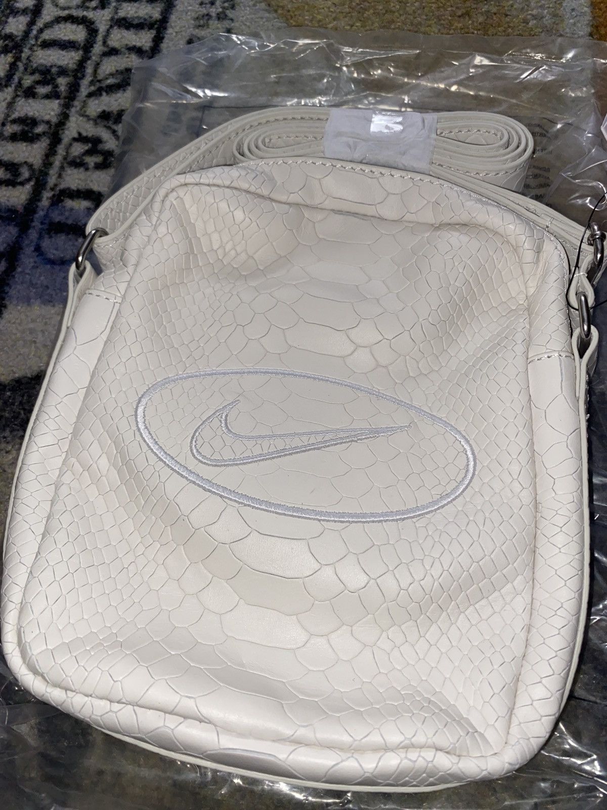 Nike × Supreme Supreme Nike Leather Shoulder Bag White | Grailed