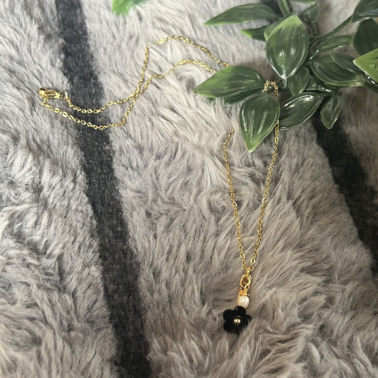 Handmade Handcrafted salvaged vintage black floral pearl necklace Size ONE SIZE - 8 Thumbnail