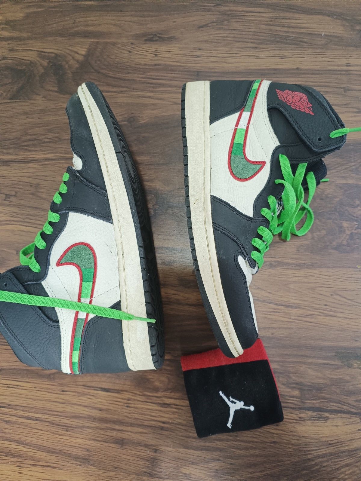 Nike ✅Freegift wristband, made 2018 Air Jordan 1 Retro High OG Size US 10.5 / EU 43-44 - 13 Thumbnail