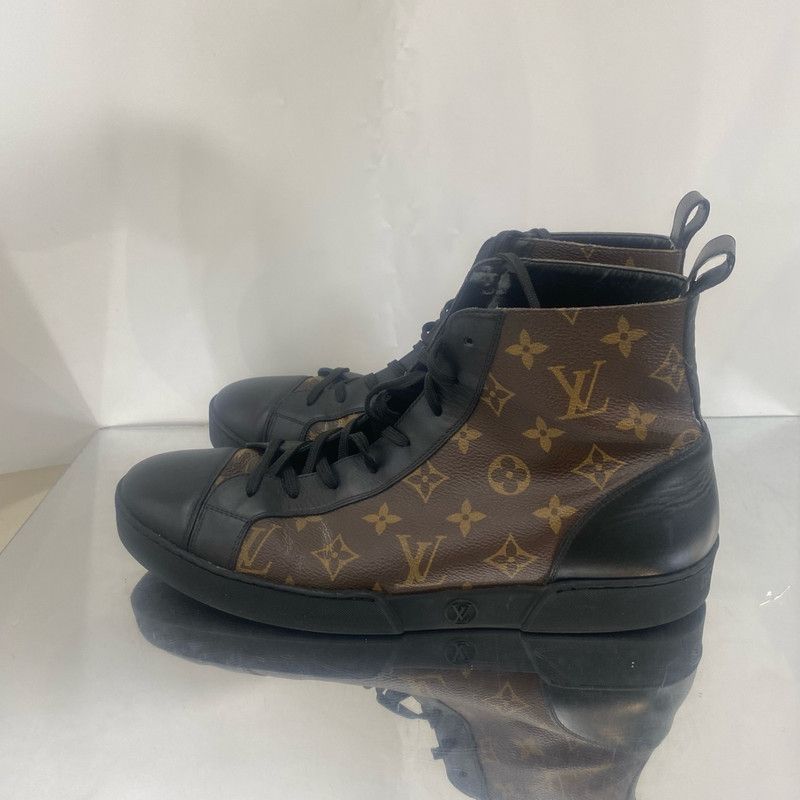 Louis Vuitton Louis Vuitton Casual Fashion Sneakers 0079 Size US 9.5 / EU 42-43 - 1 Thumbnail