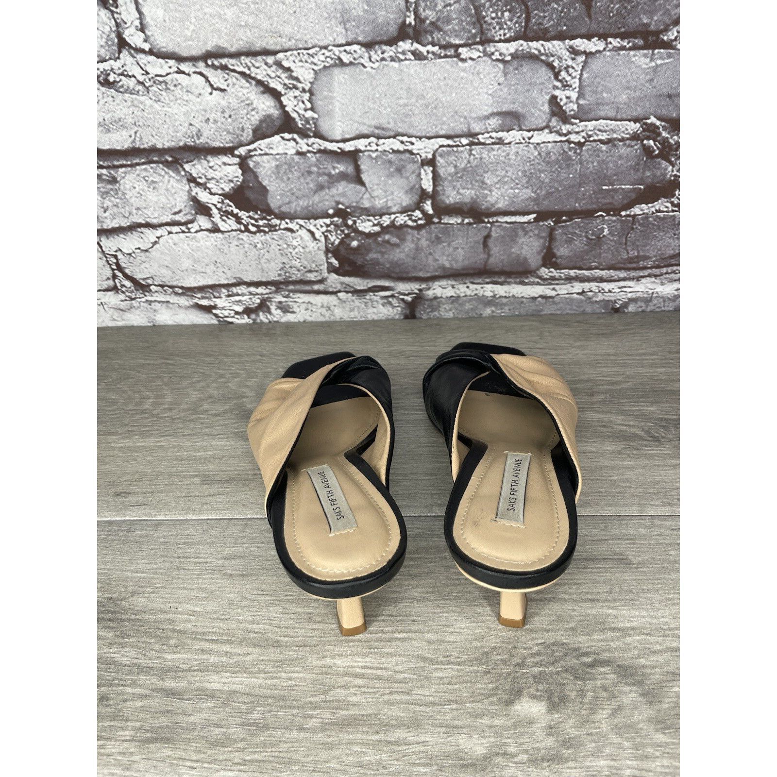 Saks Fifth Avenue Saks Fifth Avenue Tan Black Leather Bow Mule Heels Shoes Wom Size US 7.5 / IT 37.5 - 19 Thumbnail