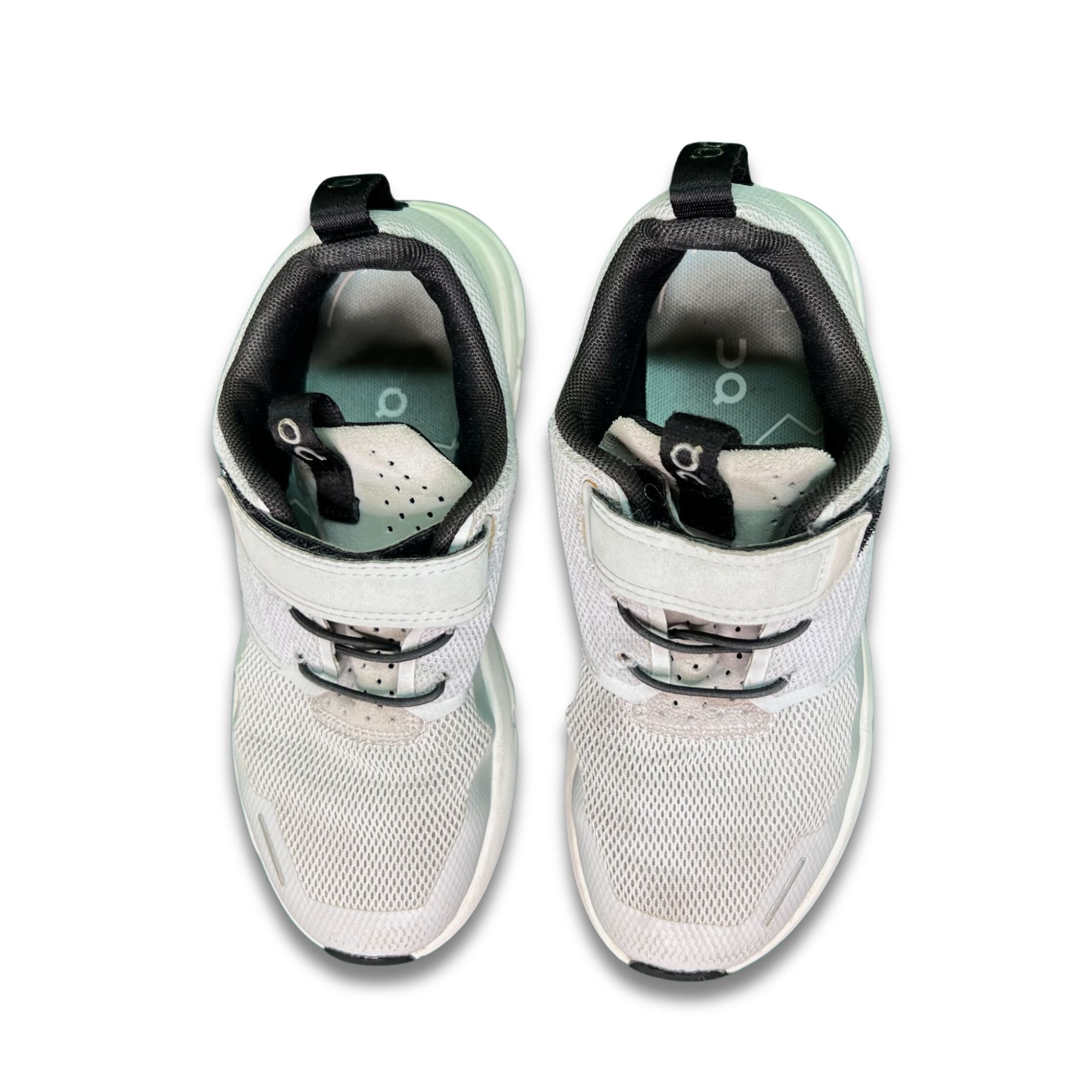 On On Running Kids Cloud Play Trainers Size 13 White & Black Br Size US 13 / EU 46 - 3 Thumbnail