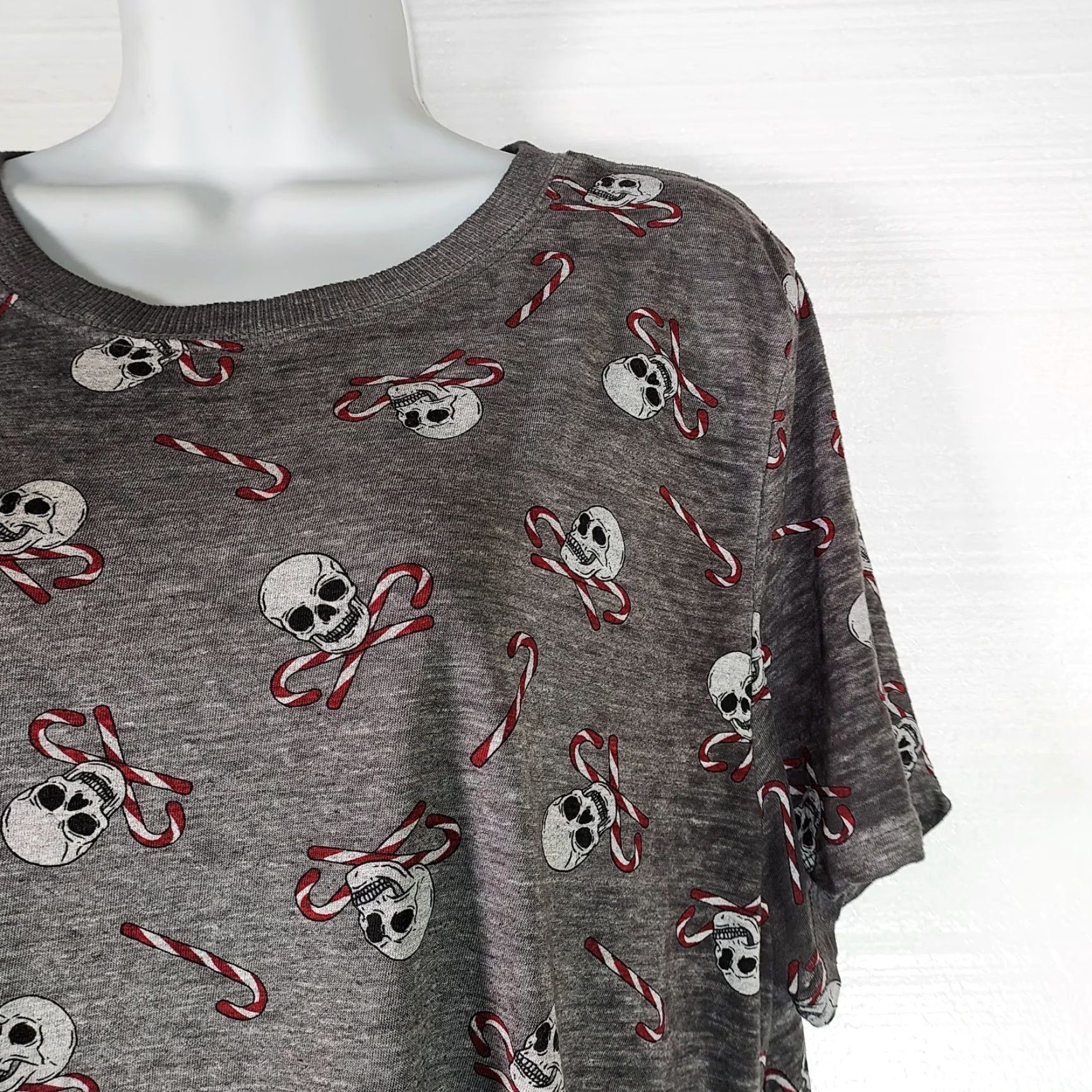Torrid Torrid Plus Size 1X Grey Vintage Triblend Classic Fit Crew Tee Skull Candy Cane Shirt Women Size XL / US 12-14 / IT 48-50 - 7 Thumbnail