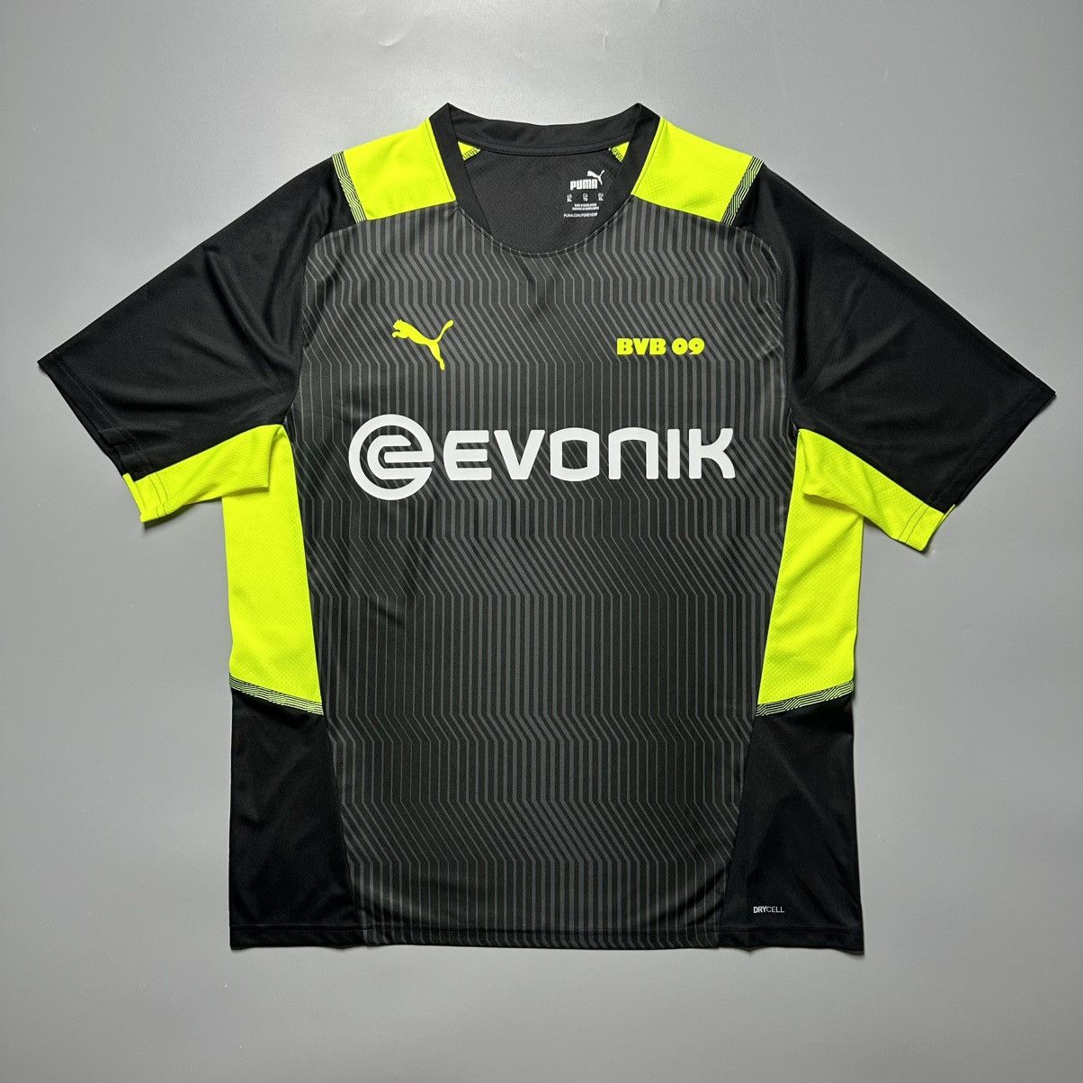 Puma BORUSSIA DORTMUND PUMA 2021/2022 FOOTBALL TRAINING JERSEY Size US XL / EU 56 / 4 - 1 Thumbnail