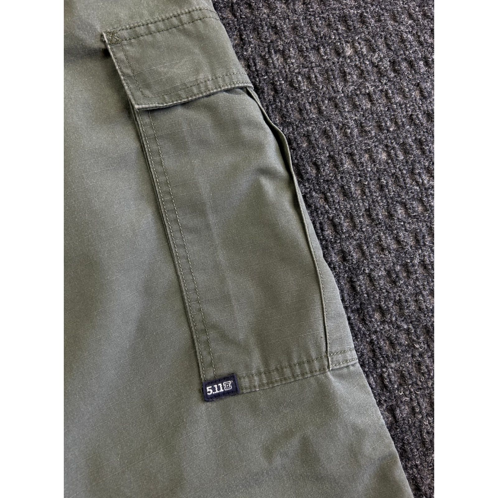 Vintage VINTAGE 5.11 Tactical Pants Green 511 Cargo Regular Mens L 36 Inseam 29 Short Ripstop Cargo Pocket Workwear Outdoors Size US 33 - 4 Thumbnail