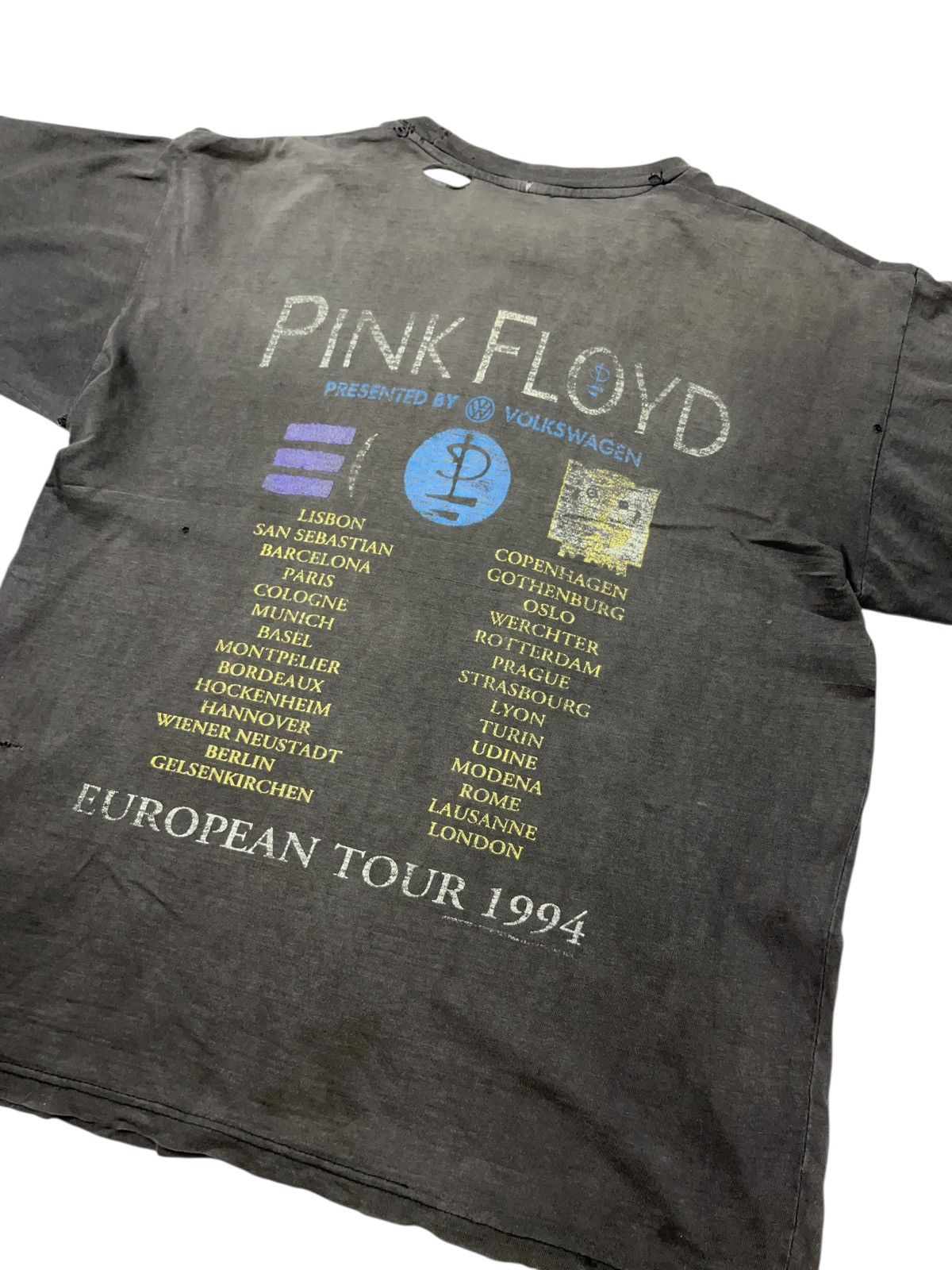 Pink Floyd Vintage 1994 Pink Floyd The Division Bell Distressed T-shirt Size US L / EU 52-54 / 3 - 20 Thumbnail