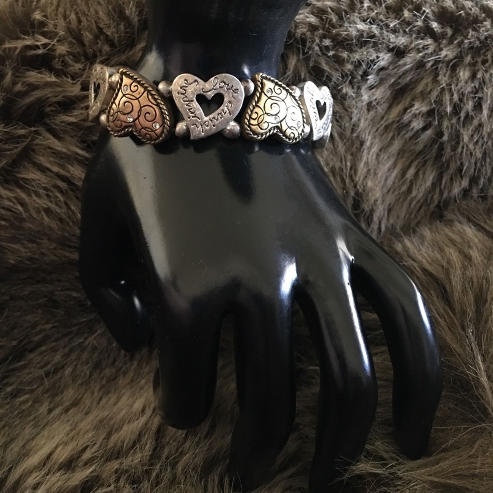 Jewelry Multi tone valentine heart stretch bracelet Size ONE SIZE - 2 Thumbnail