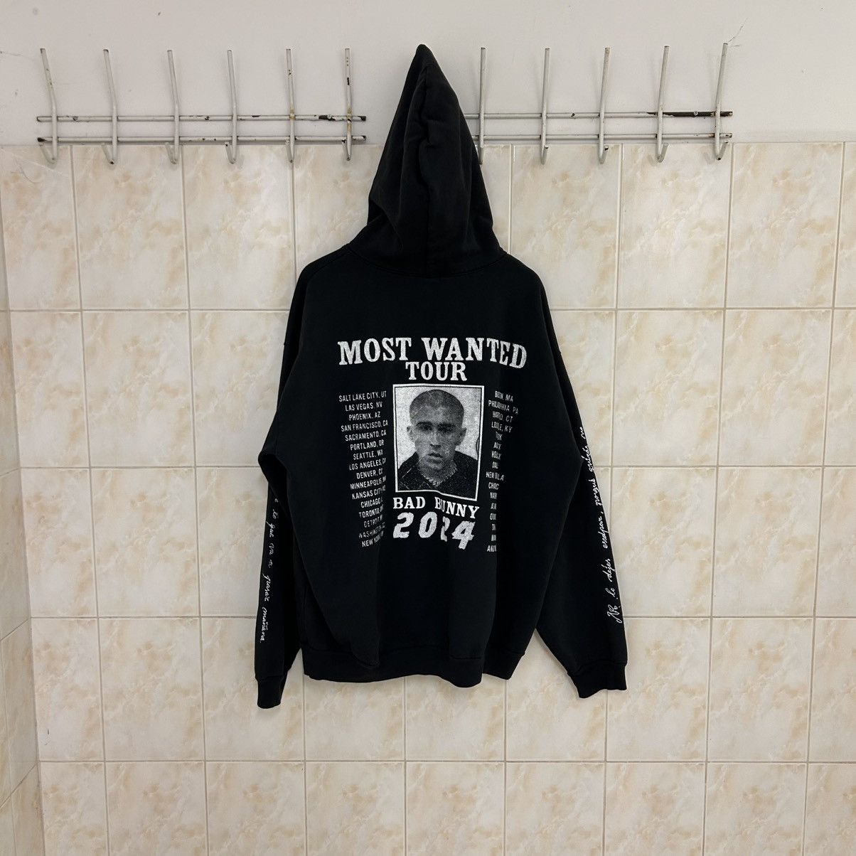 Vintage BAD BUNNY Most Wanted Tour 2024 Hoodie Size US XXL / EU 58 / 5 - 12 Thumbnail