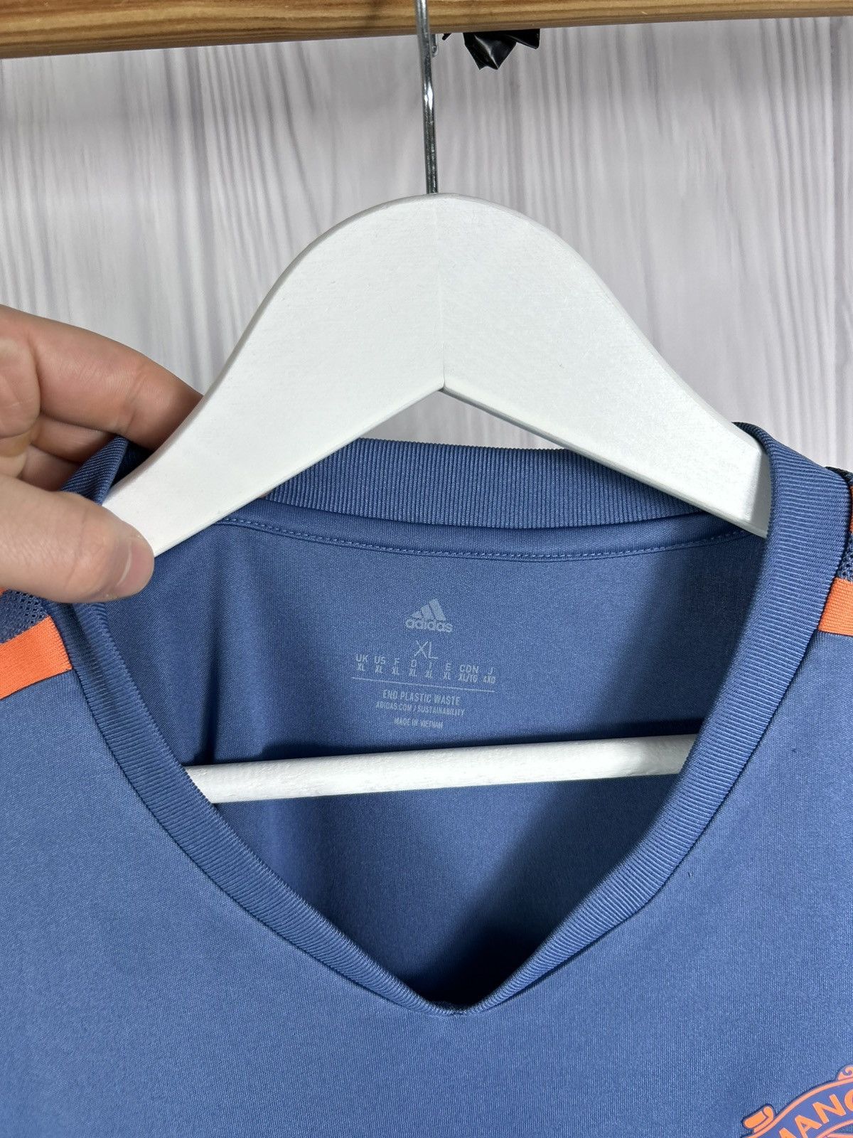 Adidas MANCHESTER UNITED 2022/2023 TRAINING JERSEY ADIDAS SIZE L Size US XL / EU 56 / 4 - 7 Thumbnail