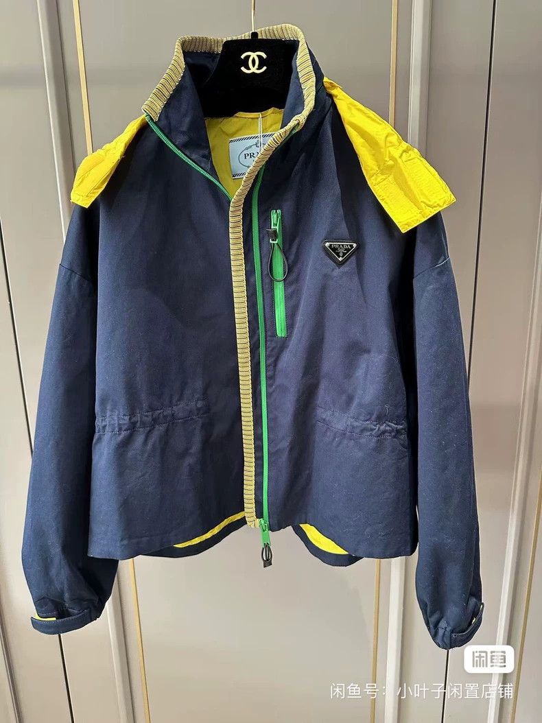 Prada Triangle coat 2502-Nextarrow