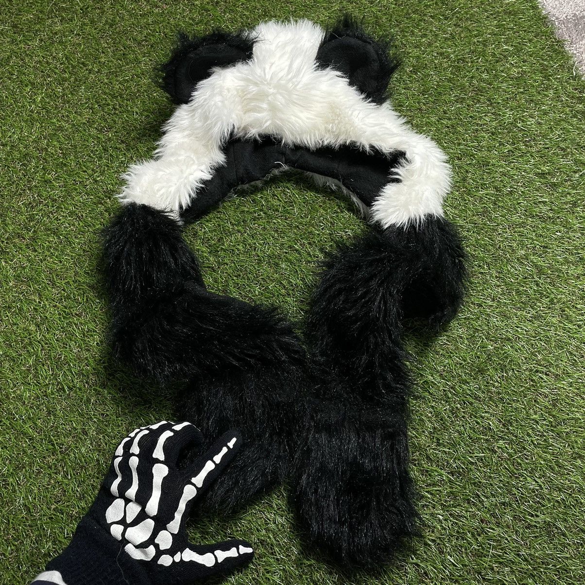 Vintage Vintage Y2K Fuzzy Skeleton Hand Beanie Alt Punk Streetwear O Size ONE SIZE - 1 Thumbnail