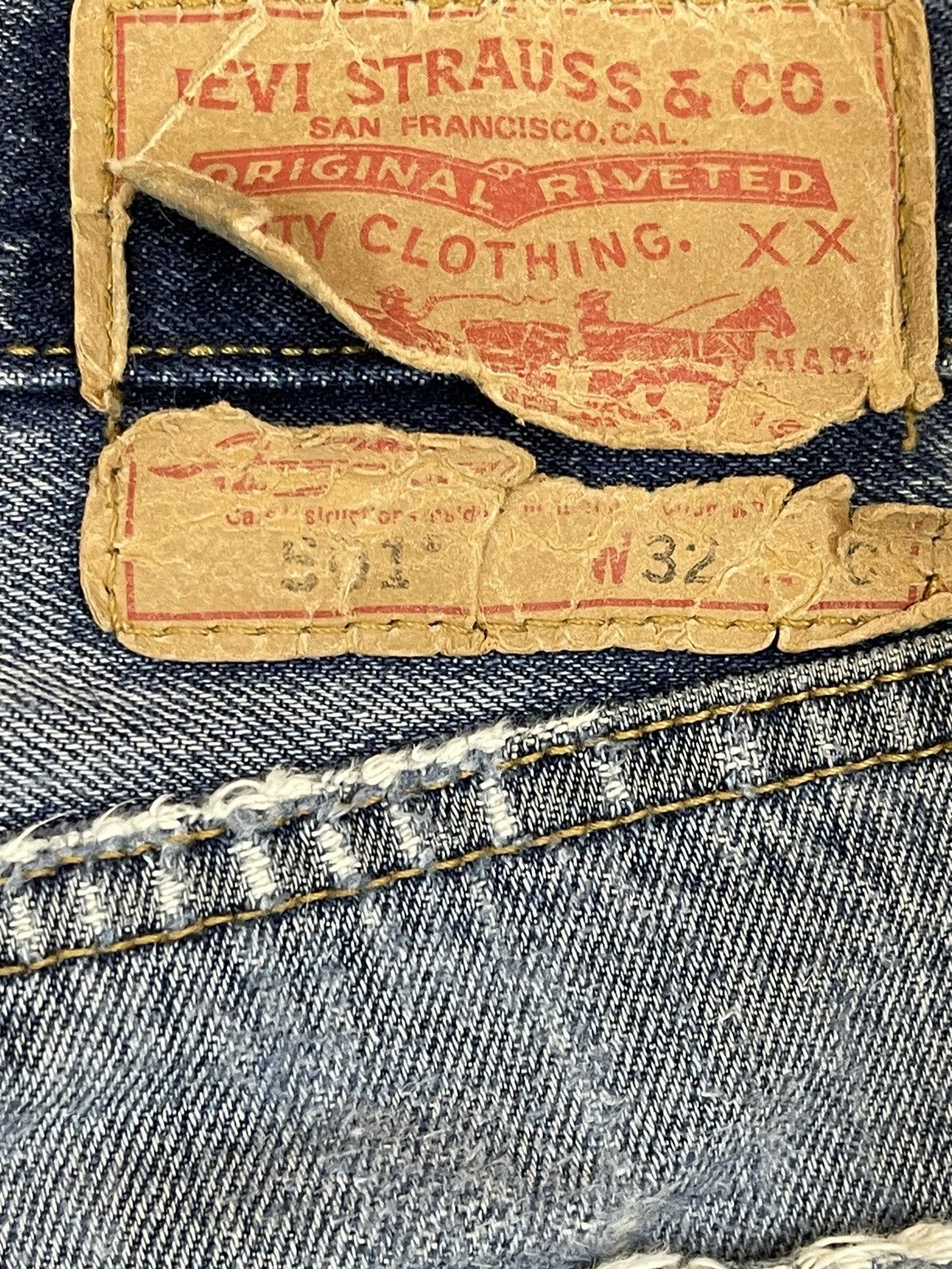 Levi's Vintage Levis 501 Blue Wash Distressed Style Loose Jeans Size US 32 / EU 48 - 8 Thumbnail