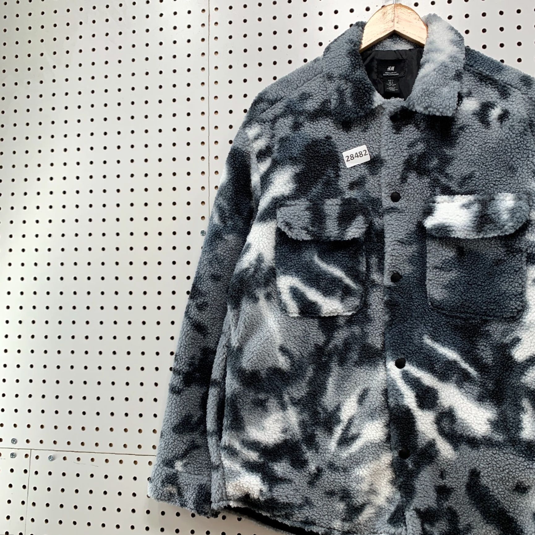 H&M VINTAGE H&M Camouflage Bomber Jacket Adult Small Gray Fleece Deep Pile Snap JAcket 23X29.5 Size US S / EU 44-46 / 1 - 3 Thumbnail