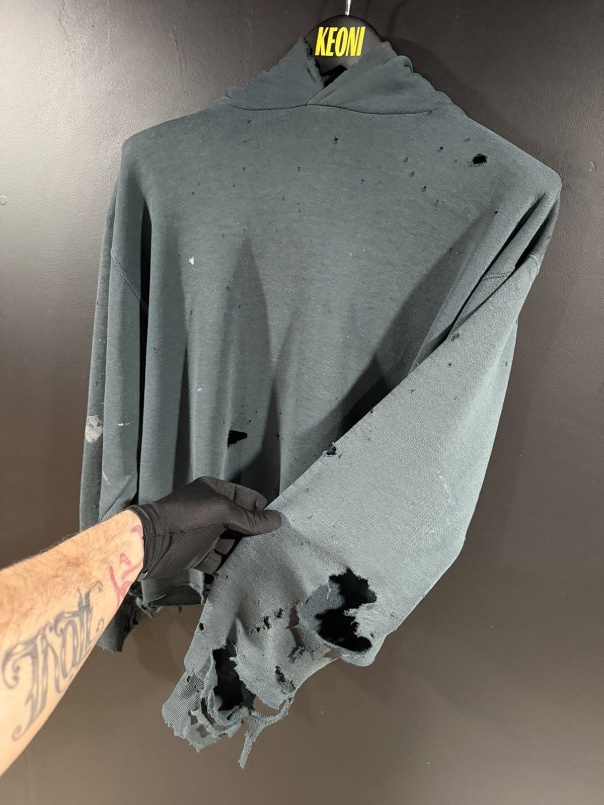 Vintage 1990s Vintage Faded Grunge Punk Thrashed Cropped Hoodie L Size US L / EU 52-54 / 3 - 8 Thumbnail