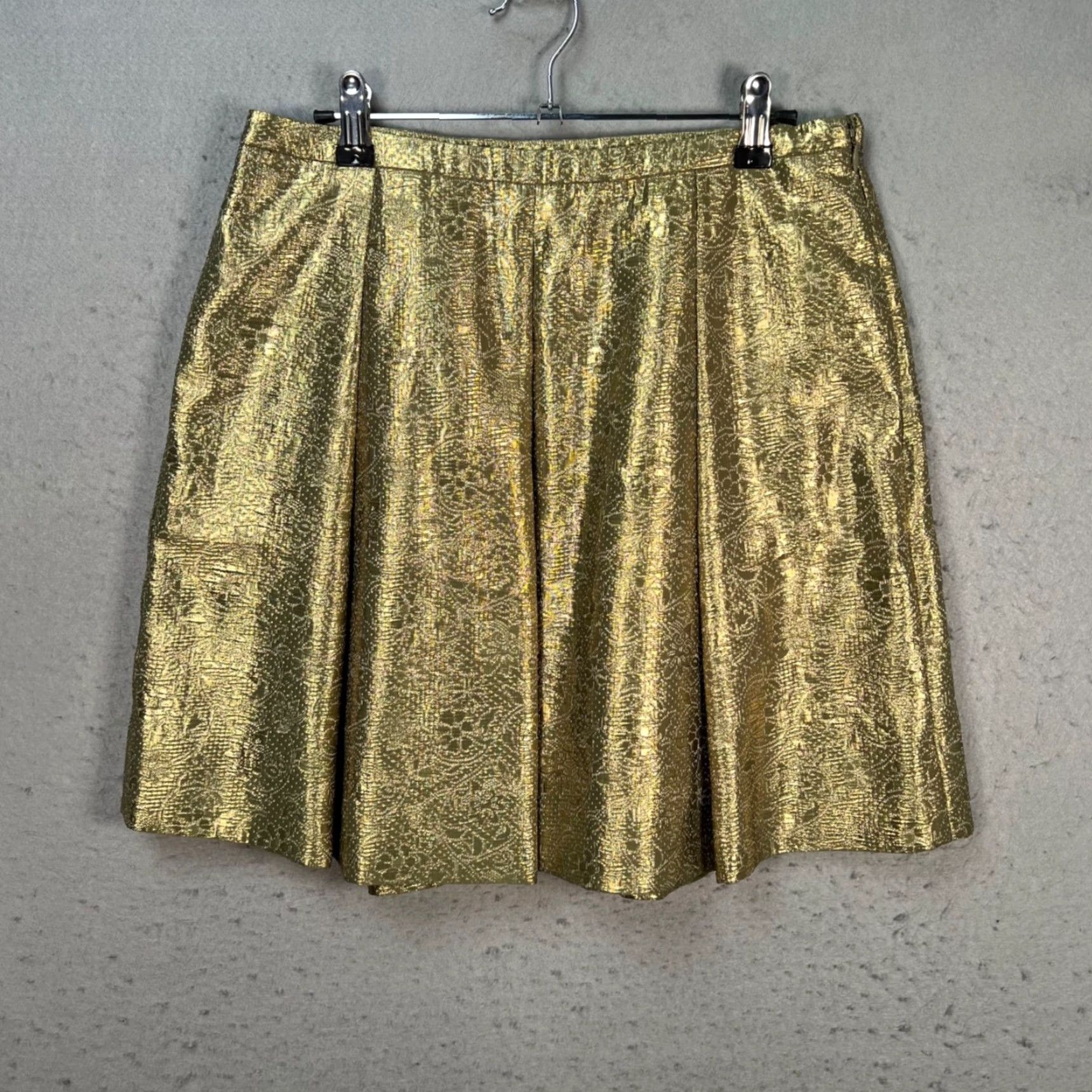 Club Monaco Club Monaco Skirt Womens 4 Gold Metallic Pleated Mini Size 27" / US 4 / IT 40 - 2 Thumbnail