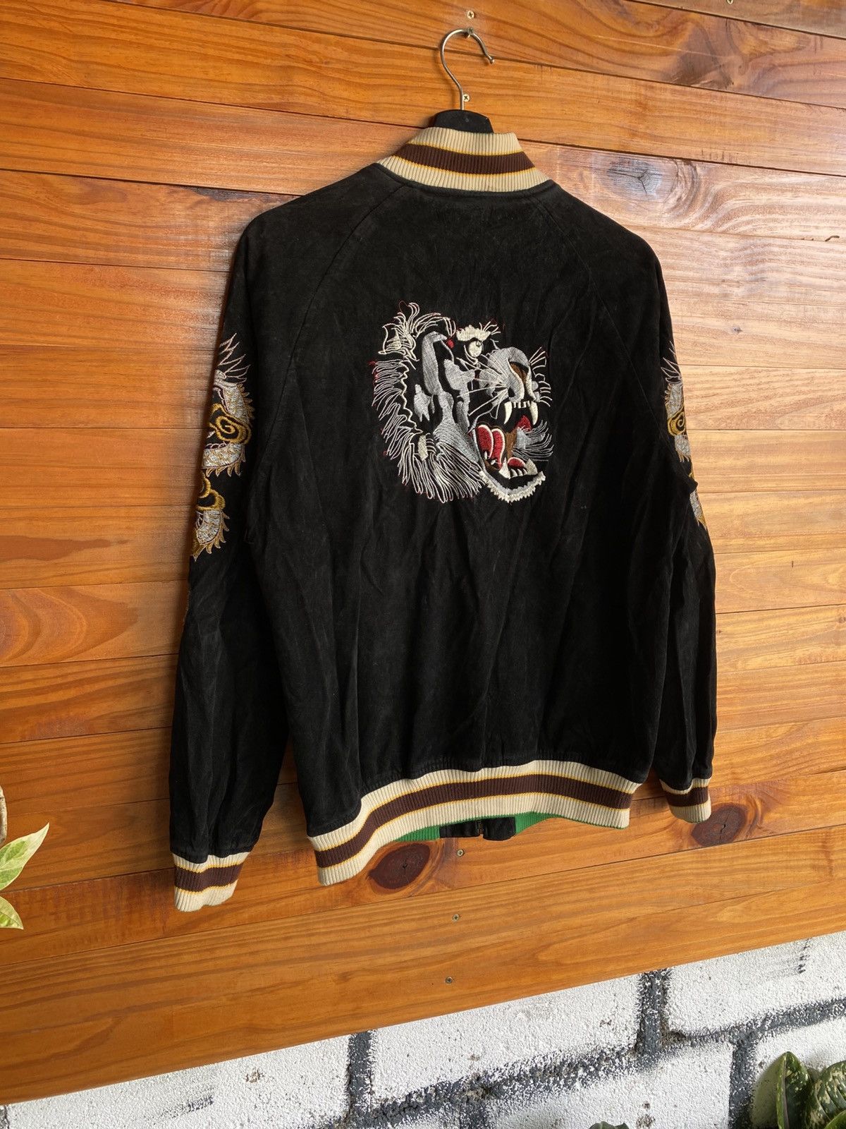 Japanese Brand Vintage Tiger Embroidered Sukajan Souvenir Jacket – Black Size US M / EU 48-50 / 2 - 15 Thumbnail