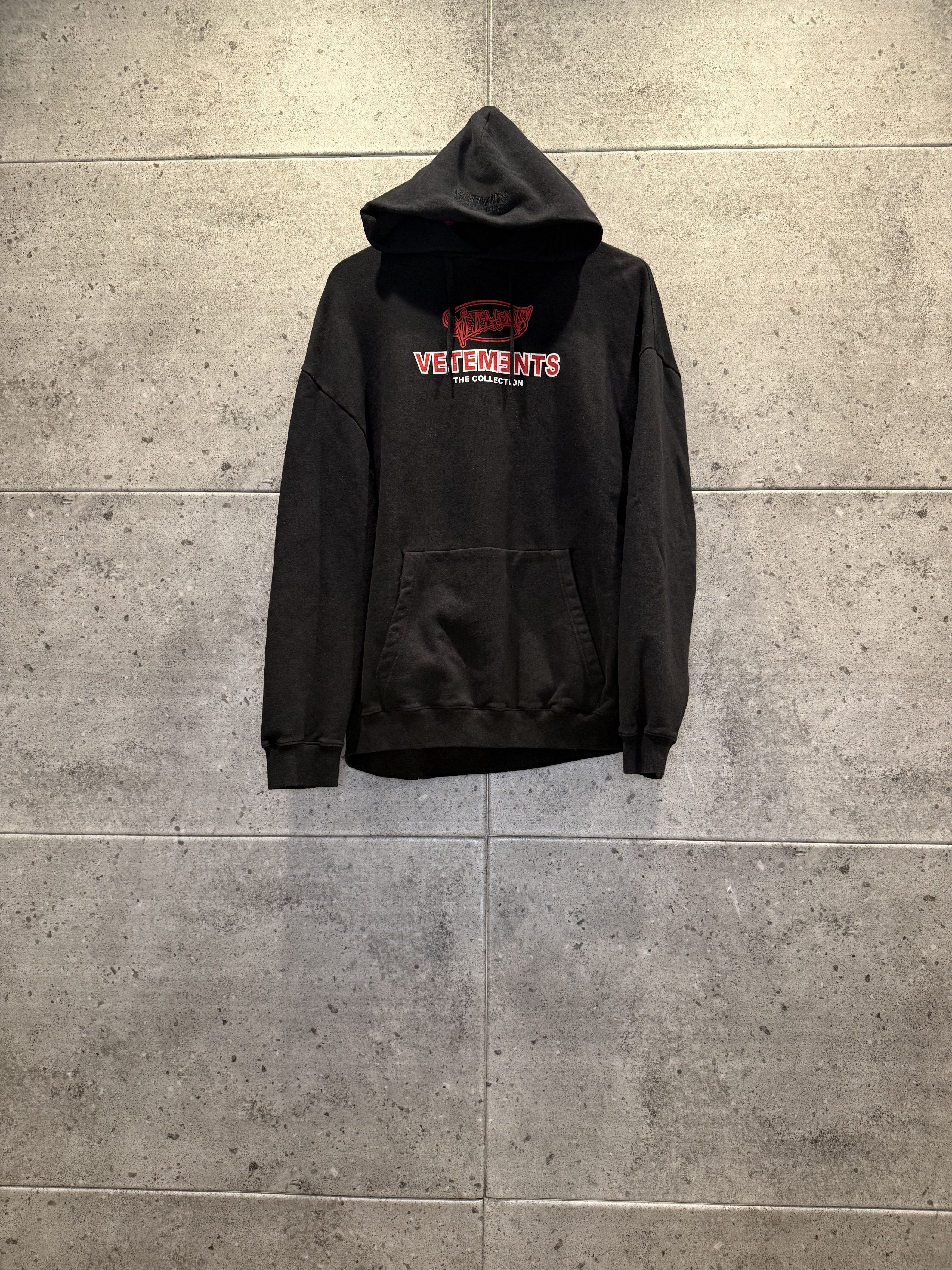 Vetements augmented reality hoodie パーカー Vetements Hoodie is Augmented Reality Functional | Hypebeast