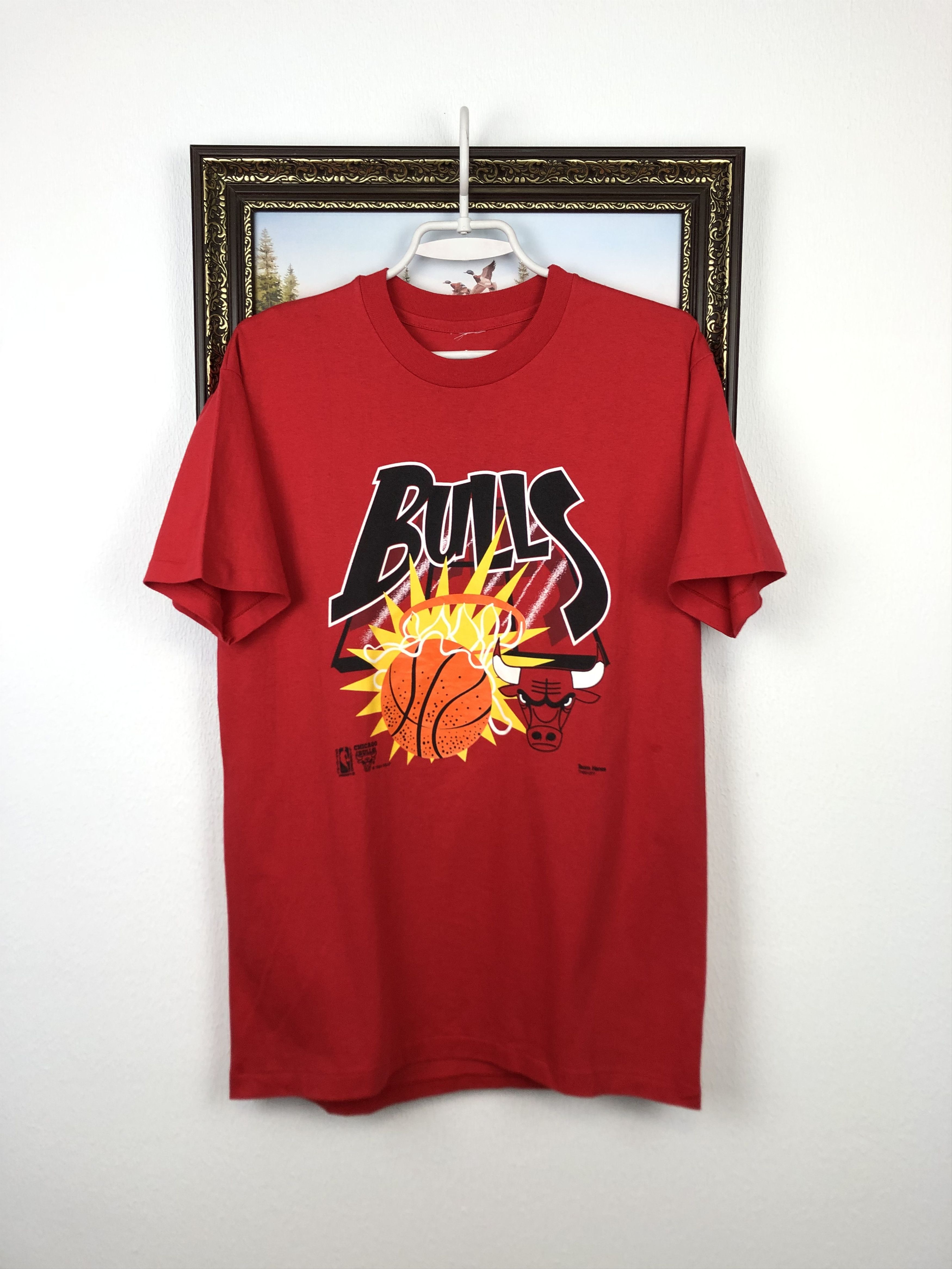 Vintage Vintage 90's Chicago Bulls NBA Shirt Over Print Tee Jordan Size US M / EU 48-50 / 2 - 1 Thumbnail