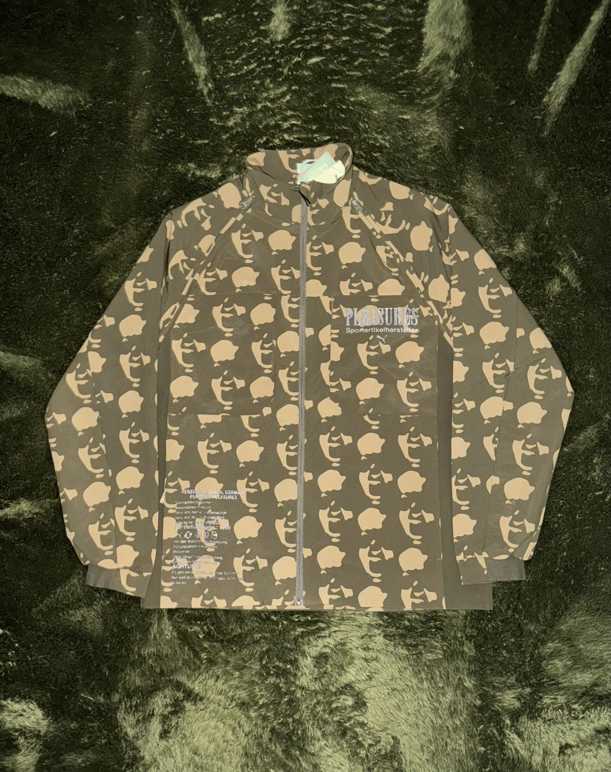 Pleasures × Puma [M] Pleasures x Puma 2-in-1 Camo Jacket Size US M / EU 48-50 / 2 - 1 Thumbnail