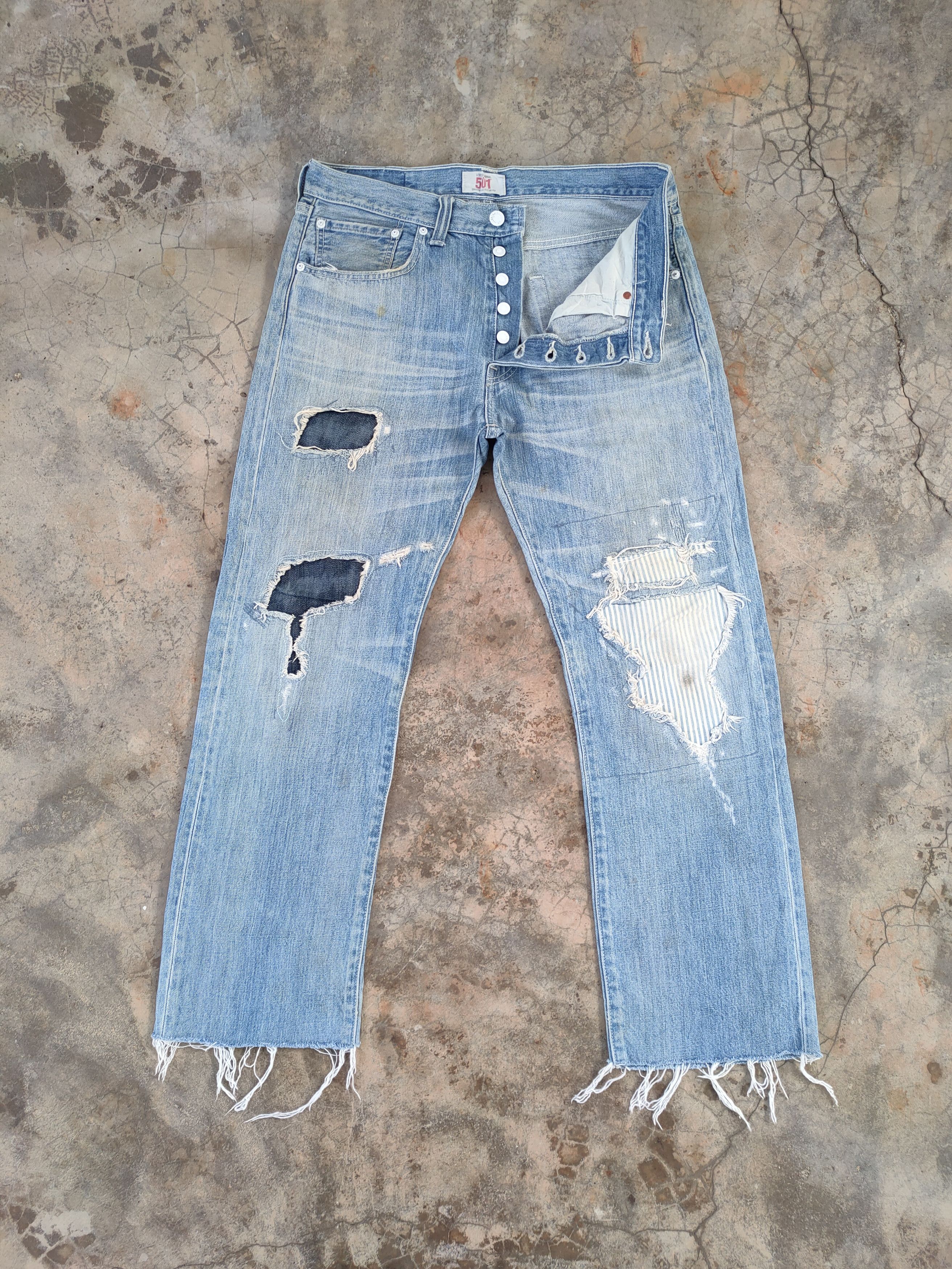 Jean × Levi's × Vintage W33 VINTAGE LEVI'S 501 RIPPED DISTRESSED FADED JEANS PANTS Size US 33 - 1 Thumbnail