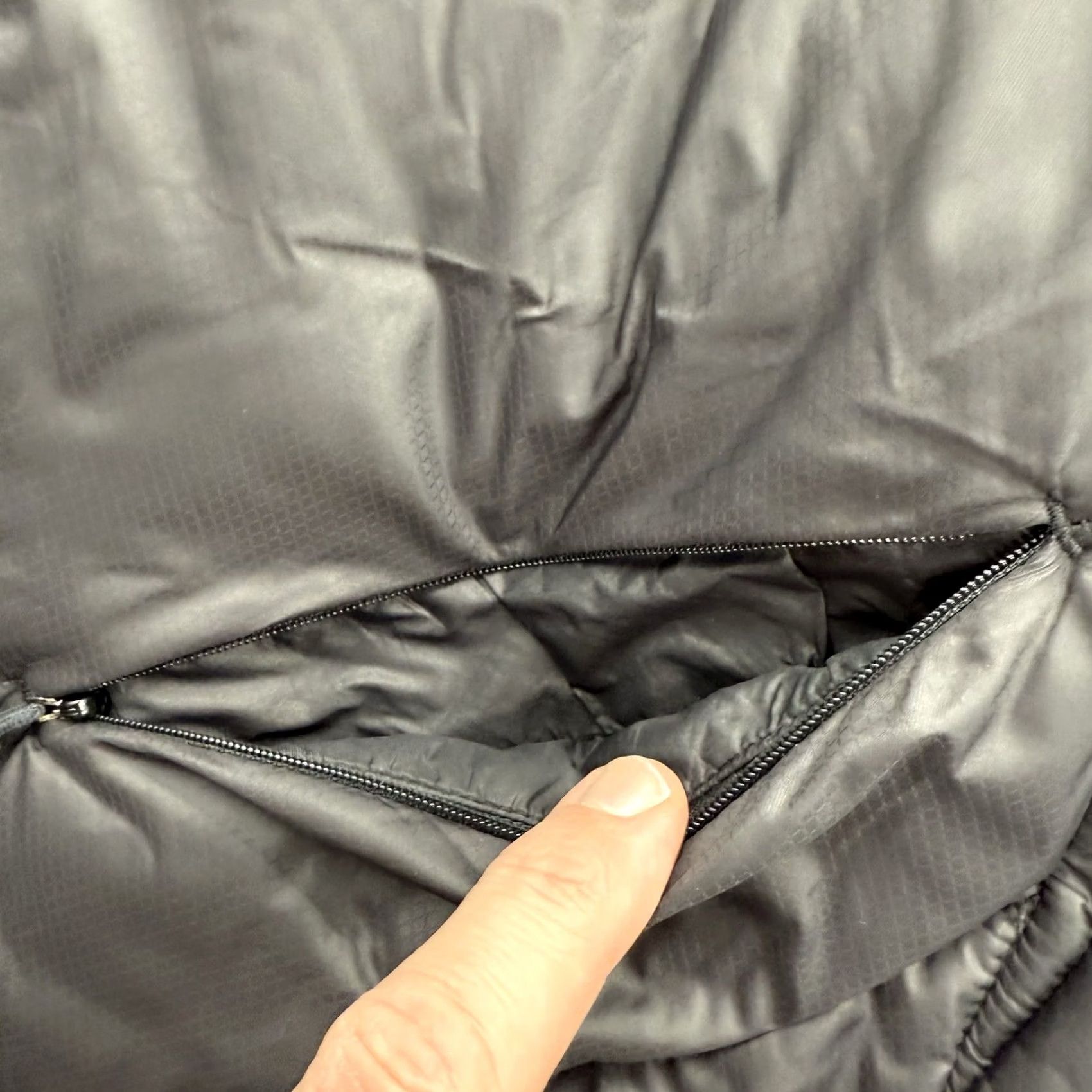 Armani Exchange Armani Exchange Puffer Vest Men M Black Nylon Full Zip Designer Casual, Travel Logo Zipper Full Zip Vest Mens Size US M / EU 48-50 / 2 - 6 Thumbnail