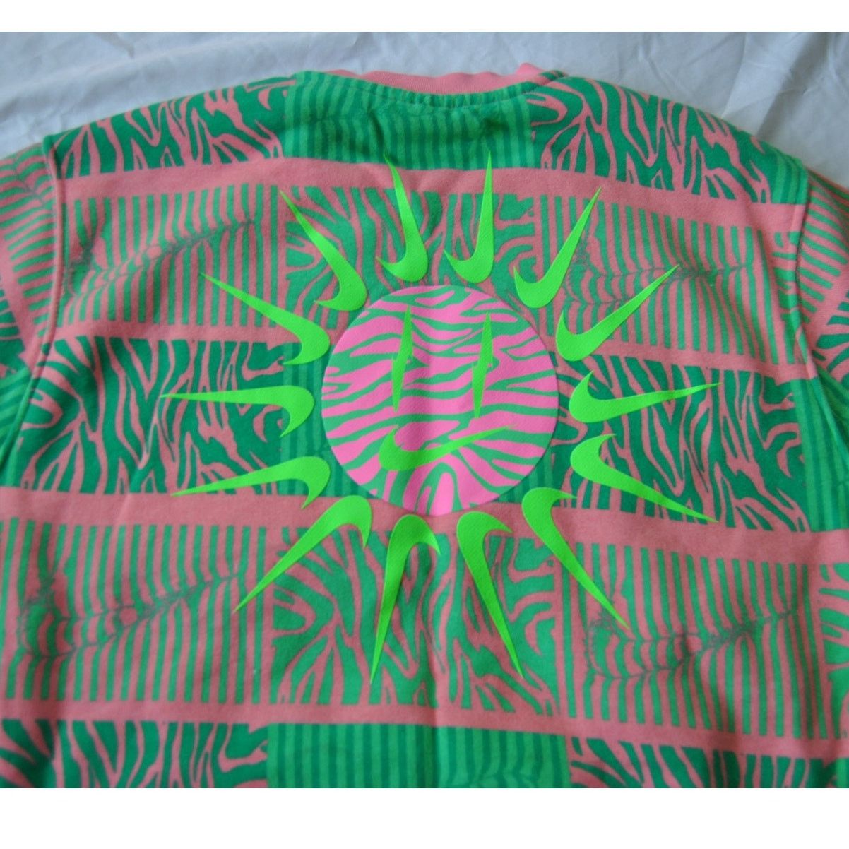 Nike Nike Club Pink & Green Trippy Safari Geo Sweater M/L Size US M / EU 48-50 / 2 - 6 Thumbnail