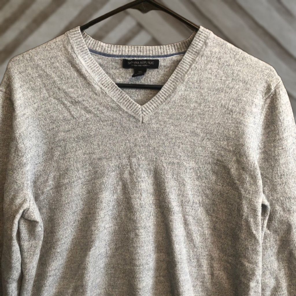 Banana Republic Banana Republic Mens Sweater Gray 100% Merino Wool V Neck Pullover XL Knit Style Tight-Knit Long Sleeve Regular Fit Solid Pattern Size US XL / EU 56 / 4 - 1 Thumbnail