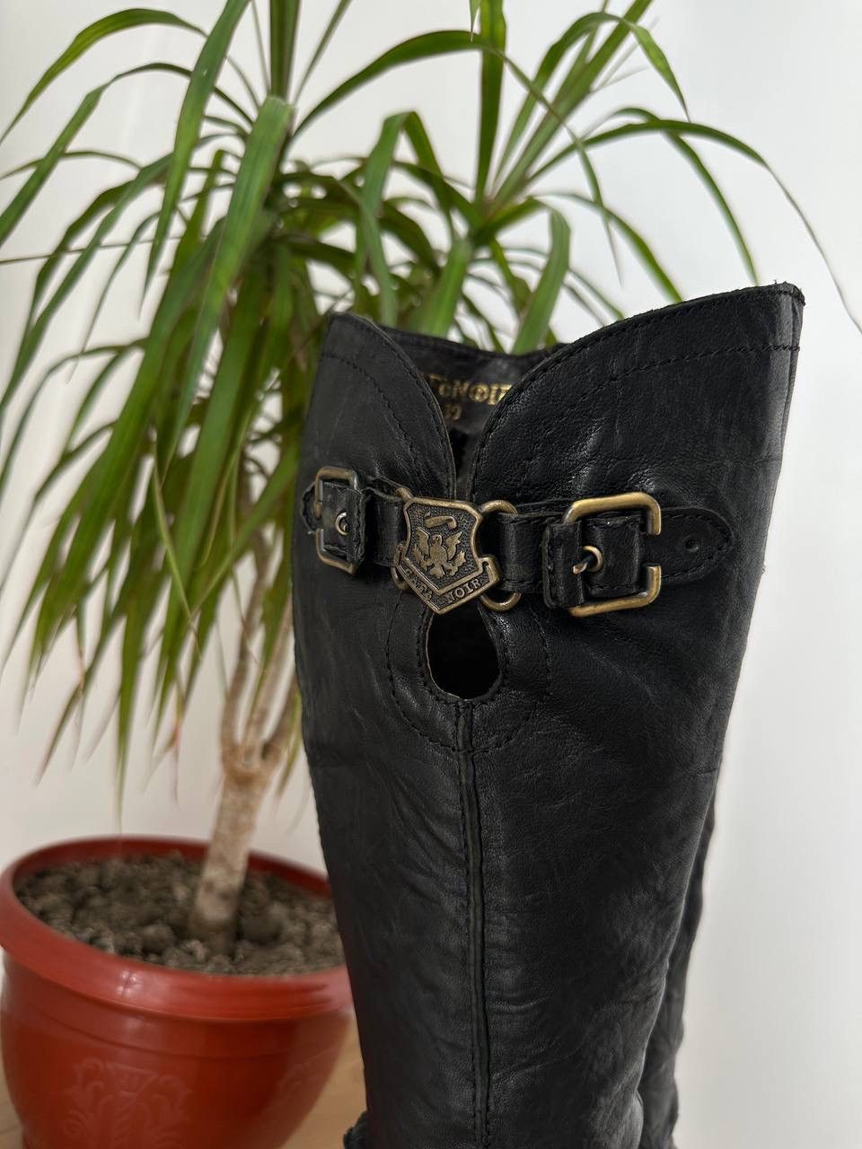 Genuine Leather × Japanese Brand CAFENOIR Women’s Black Leather Knee-High Italian Boots Size US 8.5 / IT 38.5 - 4 Thumbnail
