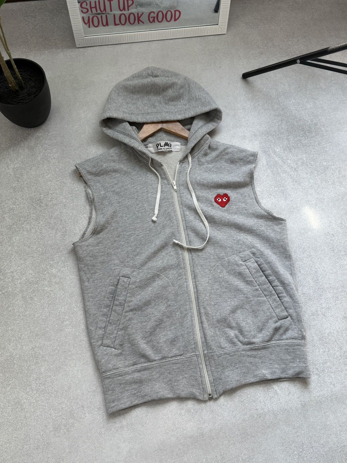 Comme des Garcons Comme des Garçons Play Hoodie Vest Zip-Up Heart Sleeveless Size US S / EU 44-46 / 1 - 5 Thumbnail