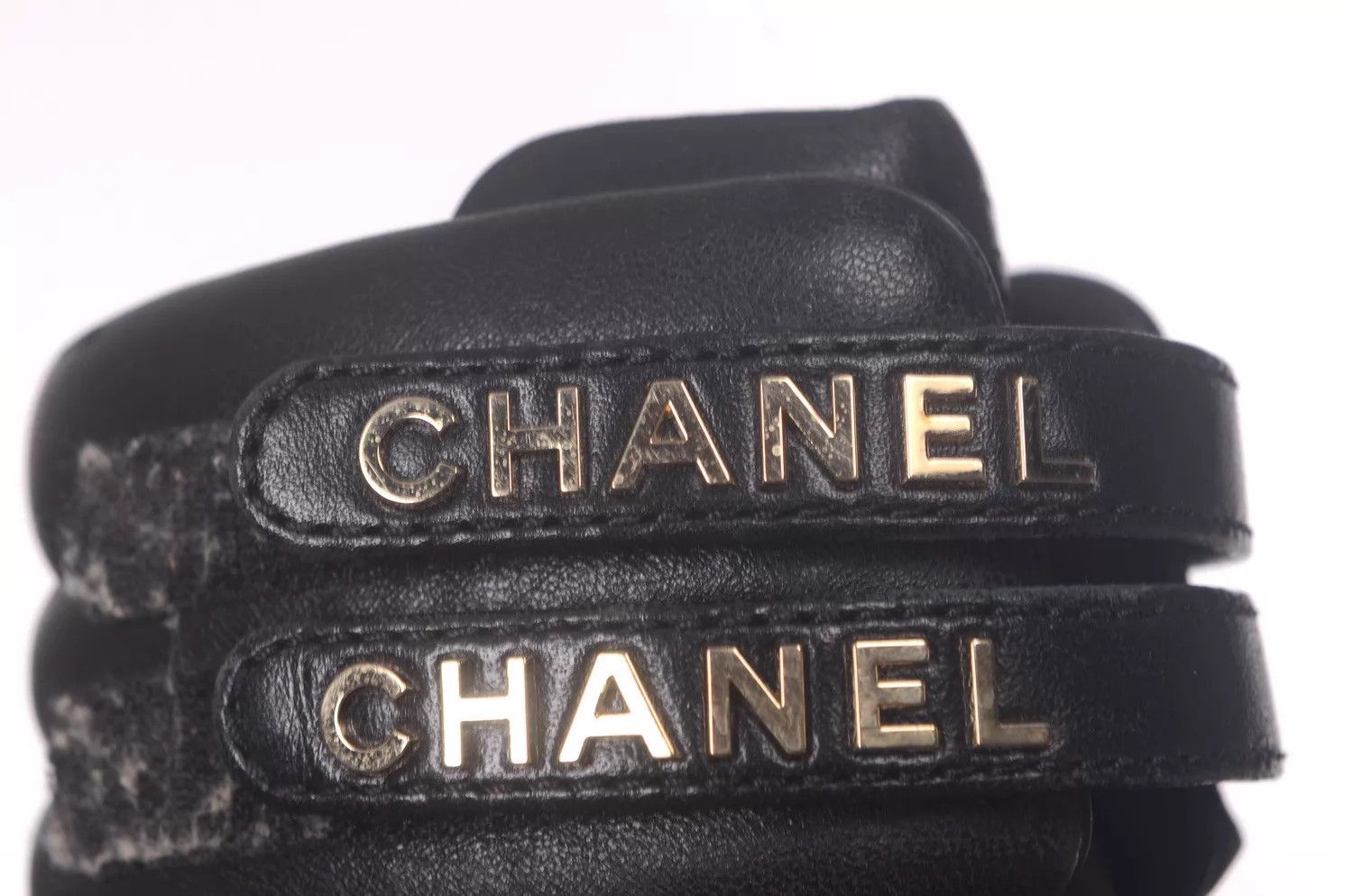 Chanel Chanel Women's Calfskin Quilted Logo slip-ons 35.5 Size US 5 / IT 35 - 8 Thumbnail