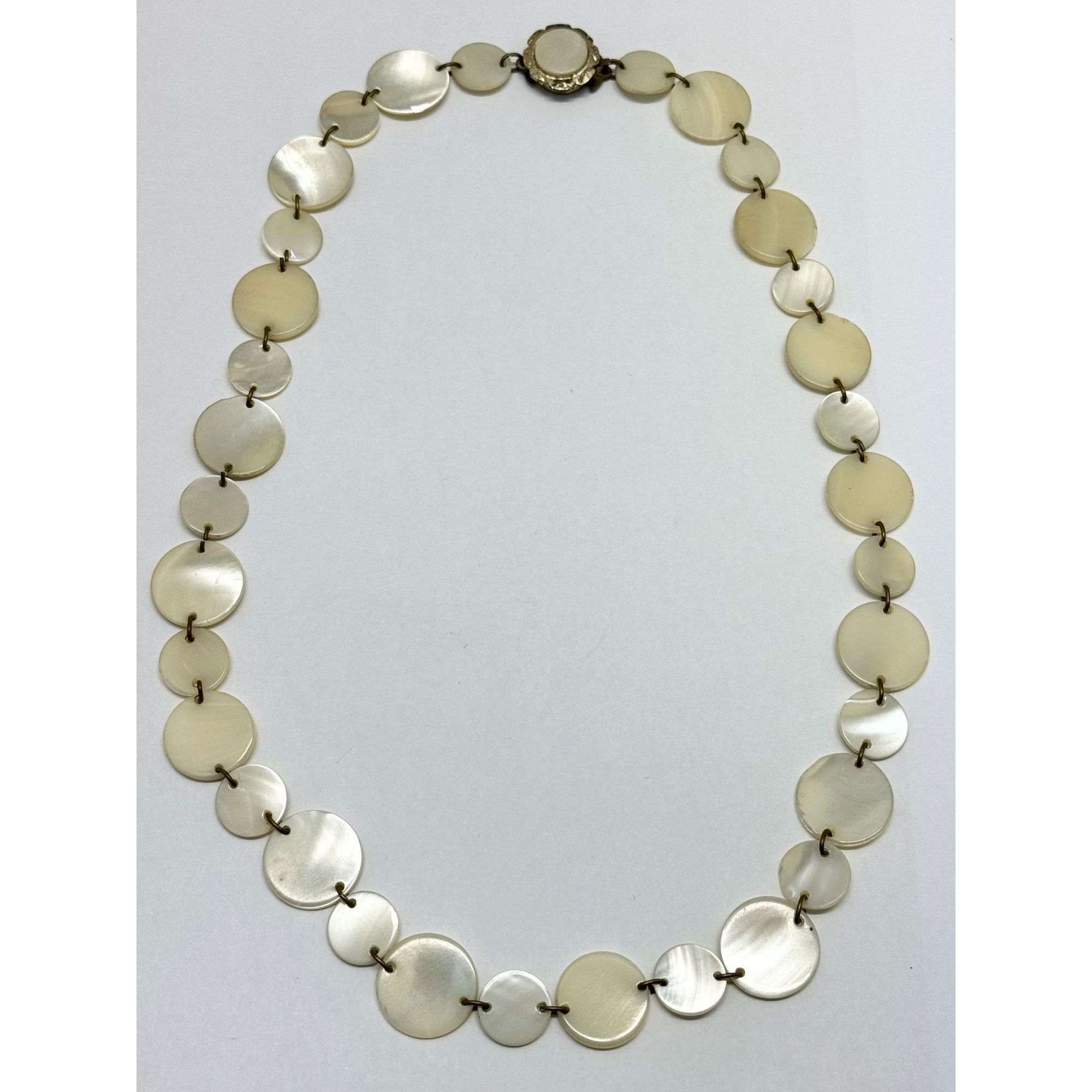 Vintage Japan vintage beaded shell necklace Size ONE SIZE - 1 Thumbnail
