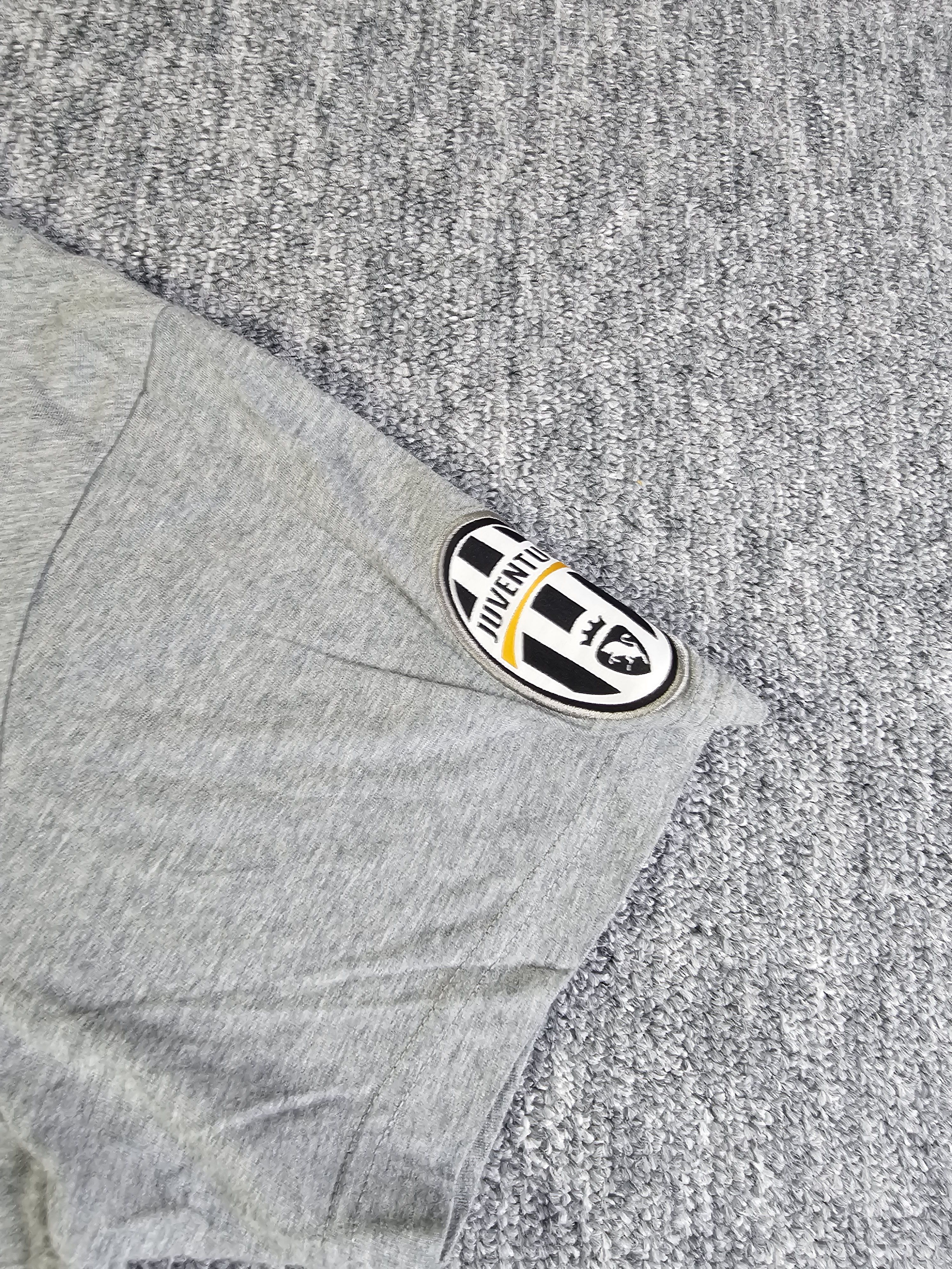 Nike Nike Juventus 2009/10 Serie A Graphic Logo Tee Gray Men M Size US M / EU 48-50 / 2 - 6 Thumbnail