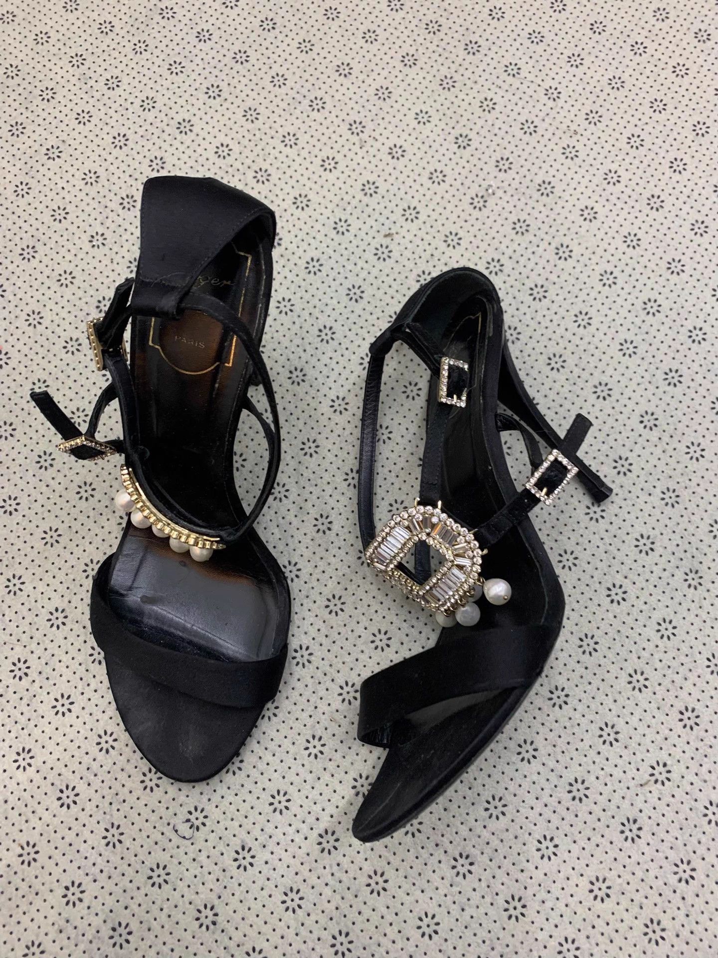 Roger Vivier Roger Vivier black crystal pearl heeled sandal 39.5 Size US 8.5 / IT 38.5 - 3 Thumbnail