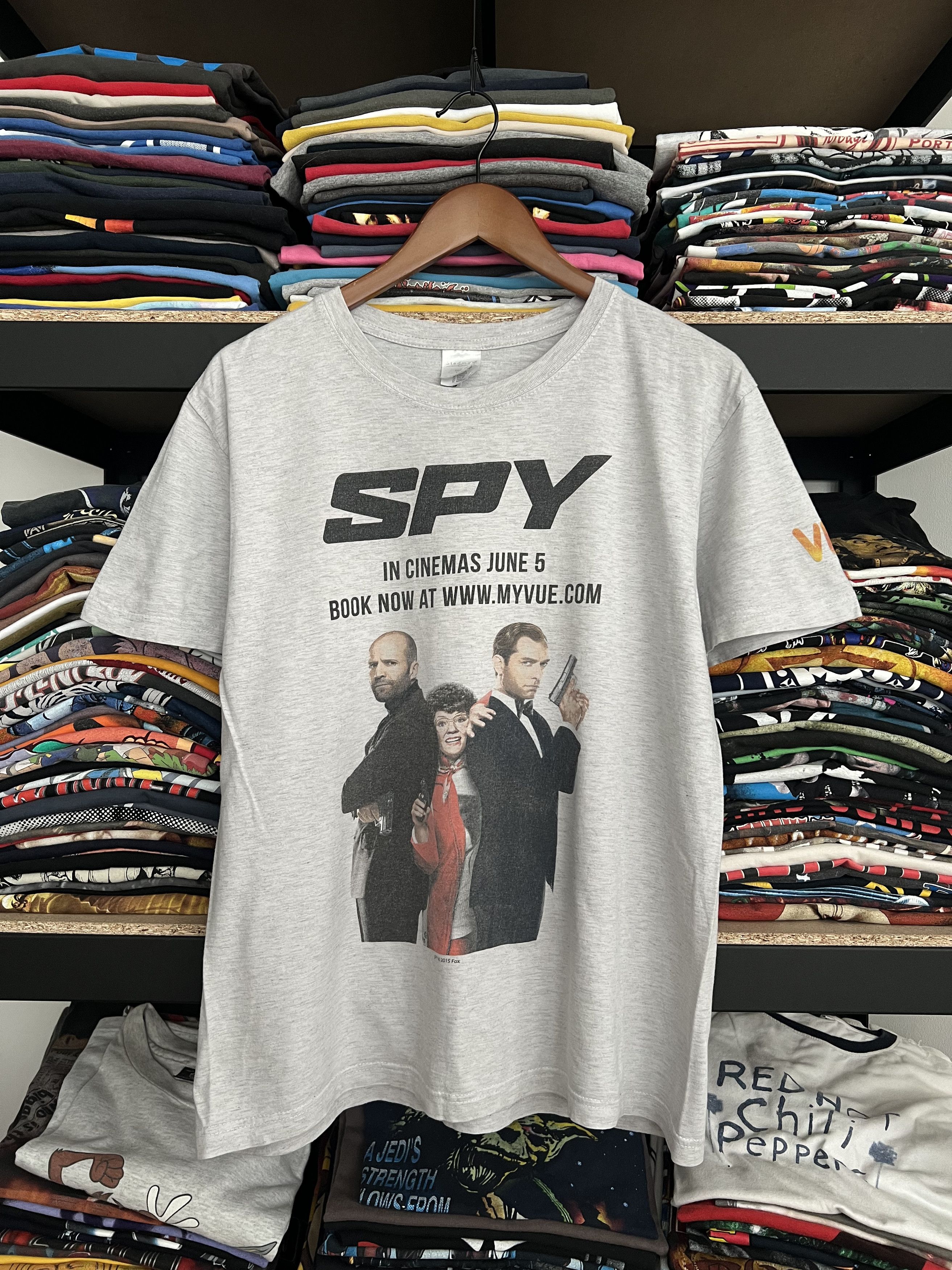 Vintage Vintage 2015 SPY Jason Statham Movie Gray Tee Size US M / EU 48-50 / 2 - 1 Thumbnail
