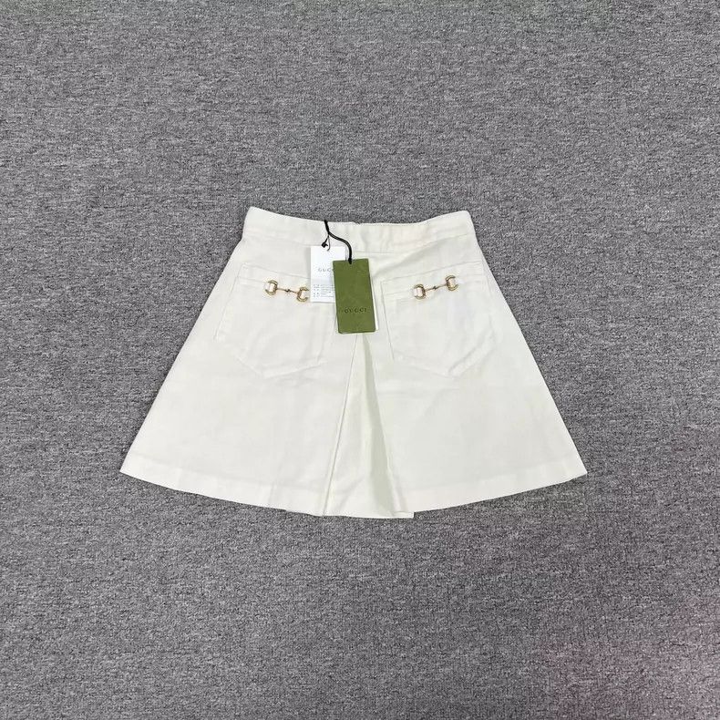Gucci gucci white short skirt with buckle design-dmc Size US 31 - 1 Thumbnail