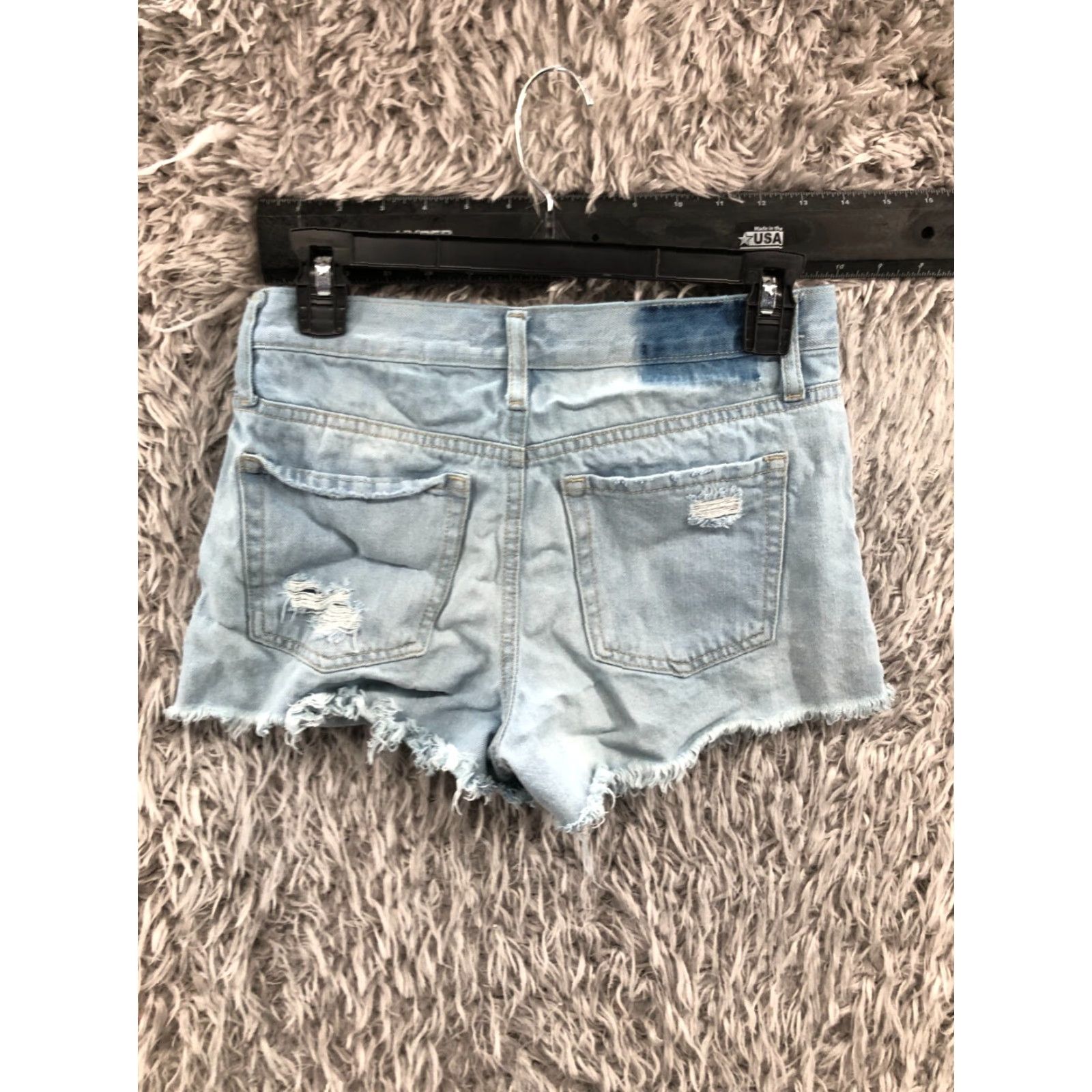 Vintage Aéropostale Cheeky Shorts Womens Size 4 Mid Rise Medium Wash Blue Denim Cotton 5-Pocket Logo Angel Pattern Solid Vintage: No Size 27" / US 4 / IT 40 - 4 Thumbnail
