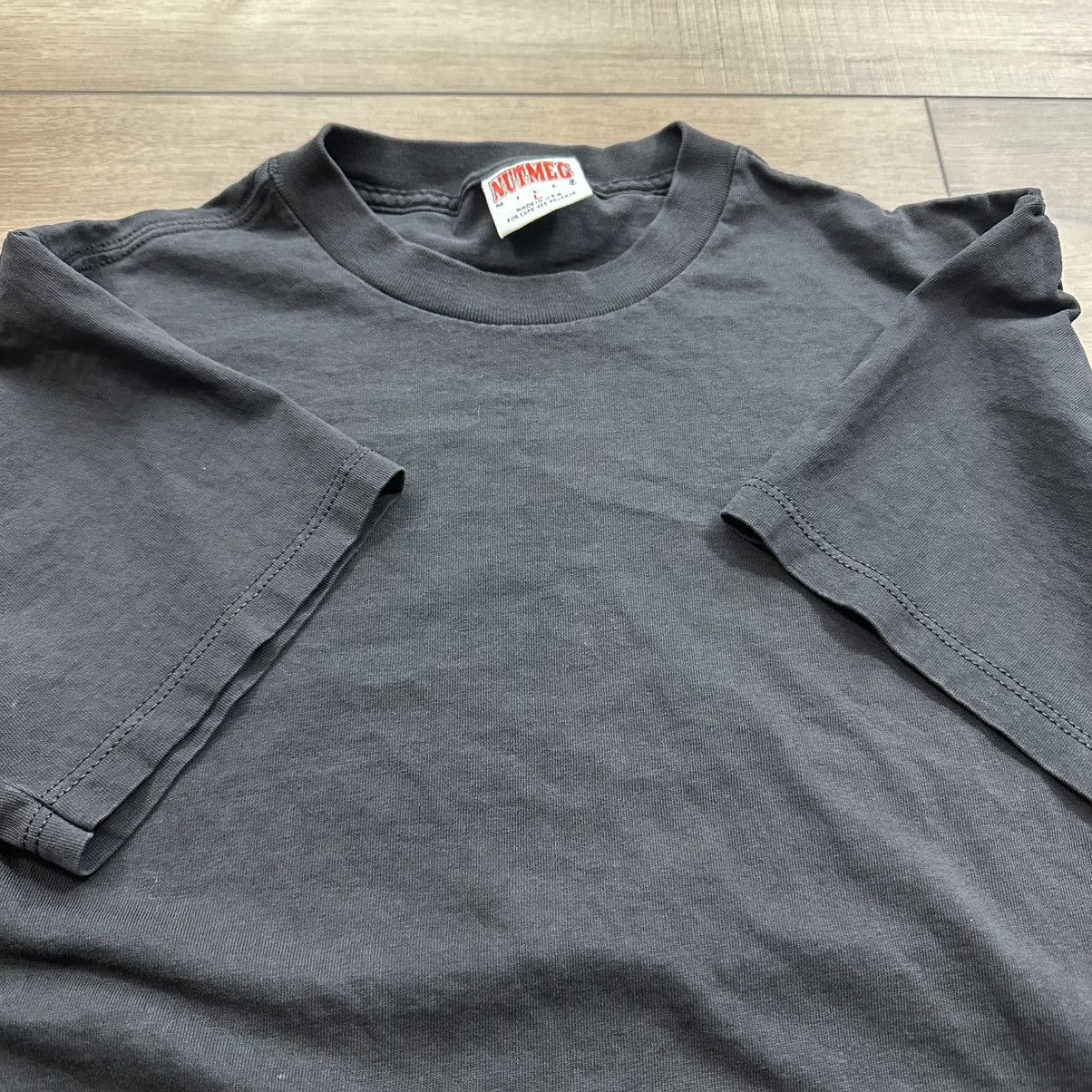 Nutmeg Vintage 90s Nutmeg Black Blank Made in USA Tee Size US L / EU 52-54 / 3 - 5 Thumbnail