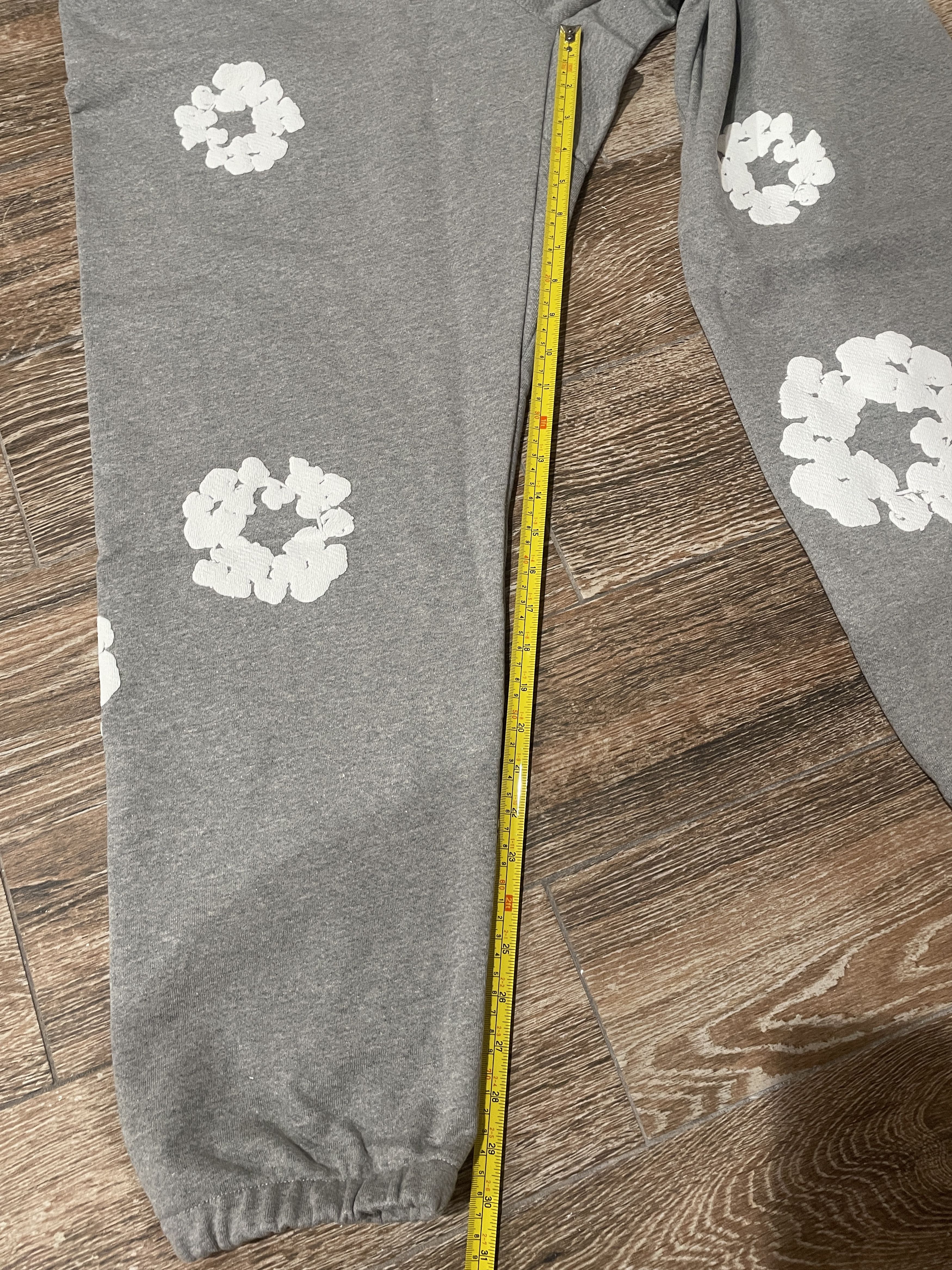DENIM TEARS Denim Tears Cotton Wreath Grey Sweatpants XLarge XL NEW Gray Size US 40 / EU 56 - 6 Thumbnail