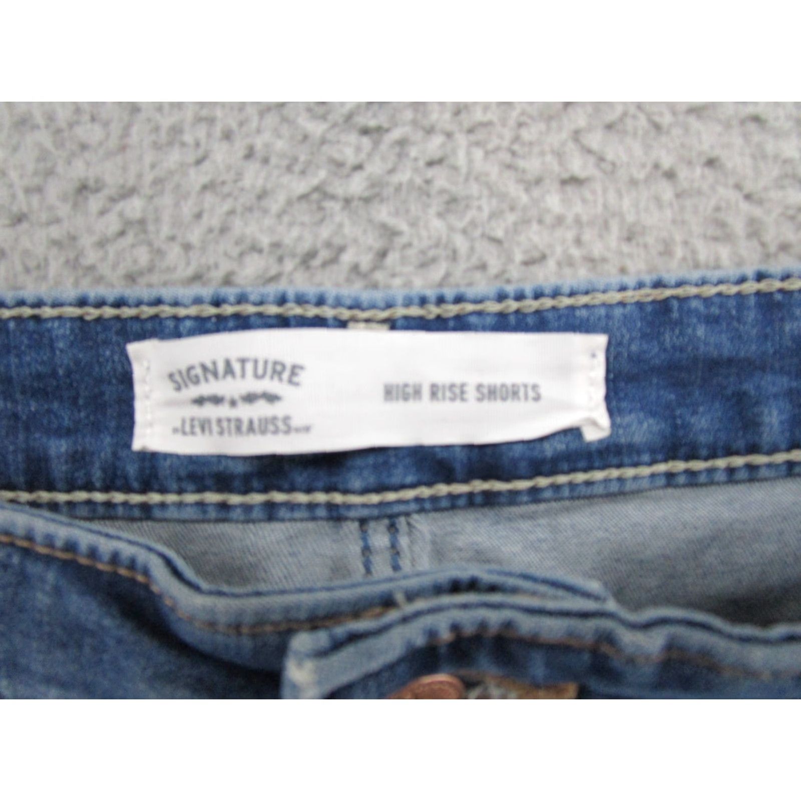 Levi's Levi's Signature Cut Off High Rise Women's Denim Shorts Size 6 W28 Blue Jeans Short Shorts 90s Retro Womens Size 28" / US 6 / IT 42 - 2 Thumbnail